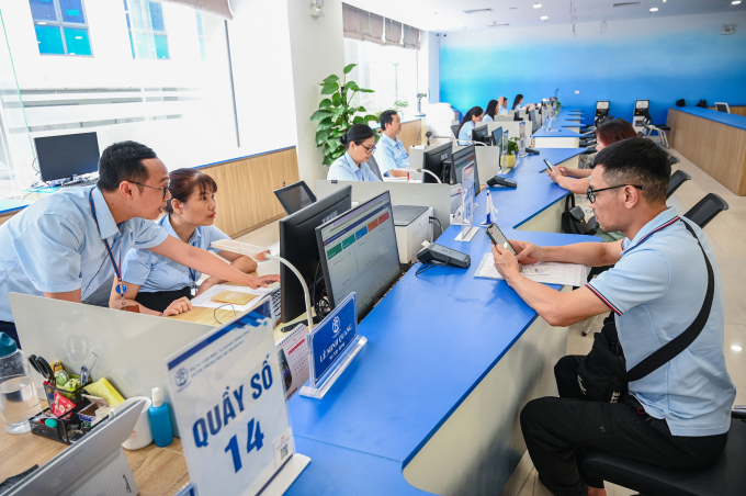 政府提交草案將基本工資提高至253萬越南盾