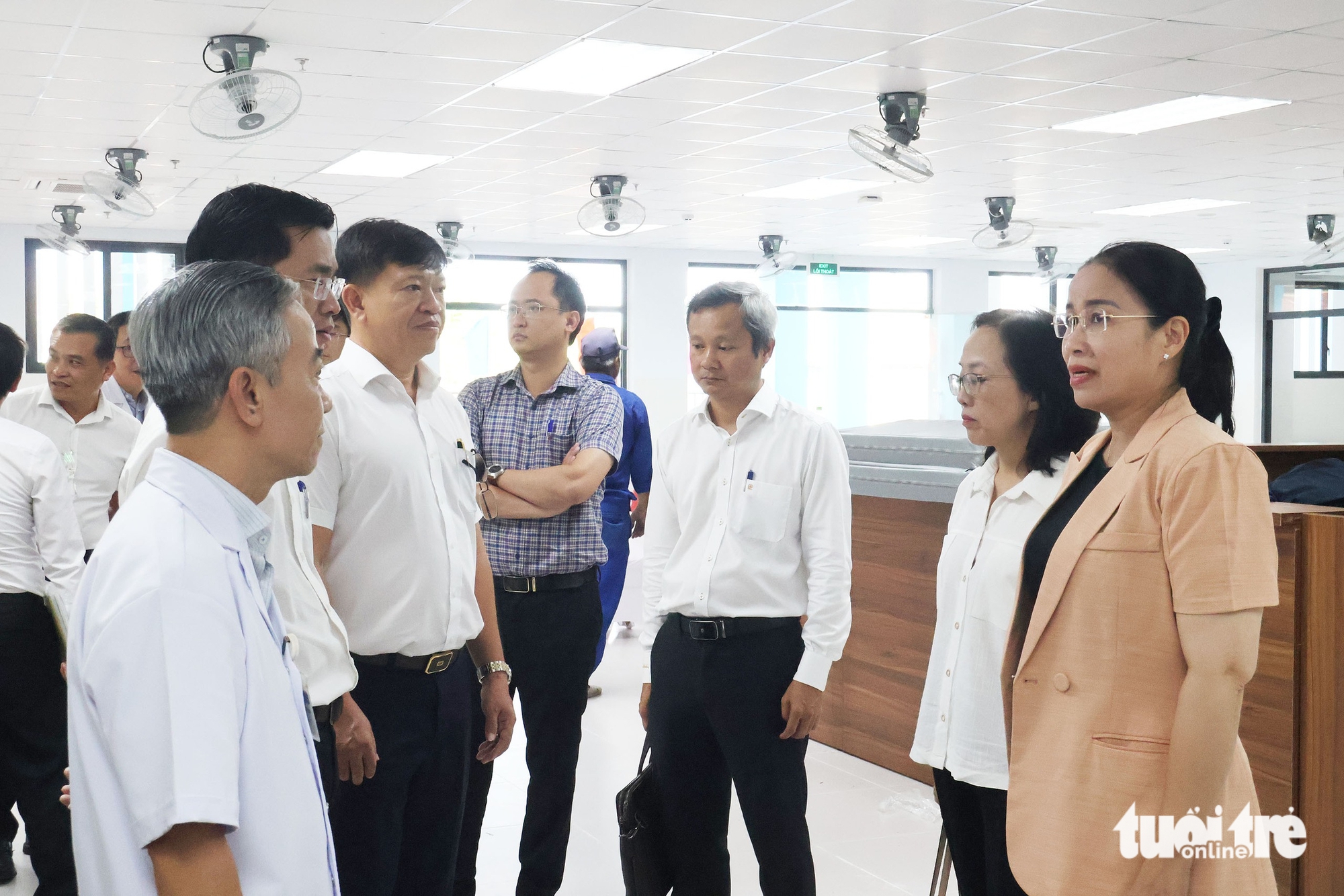 峴港高技術治療區準備投入運營的近距離觀察
