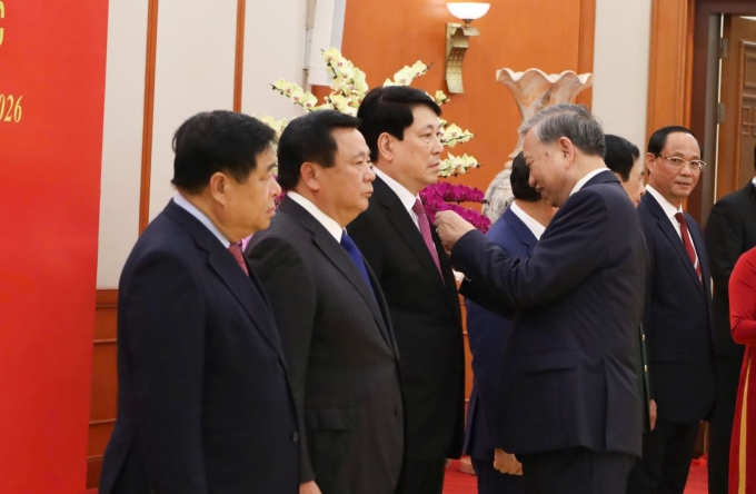 國家主席梁強和總理範明政獲授勳章