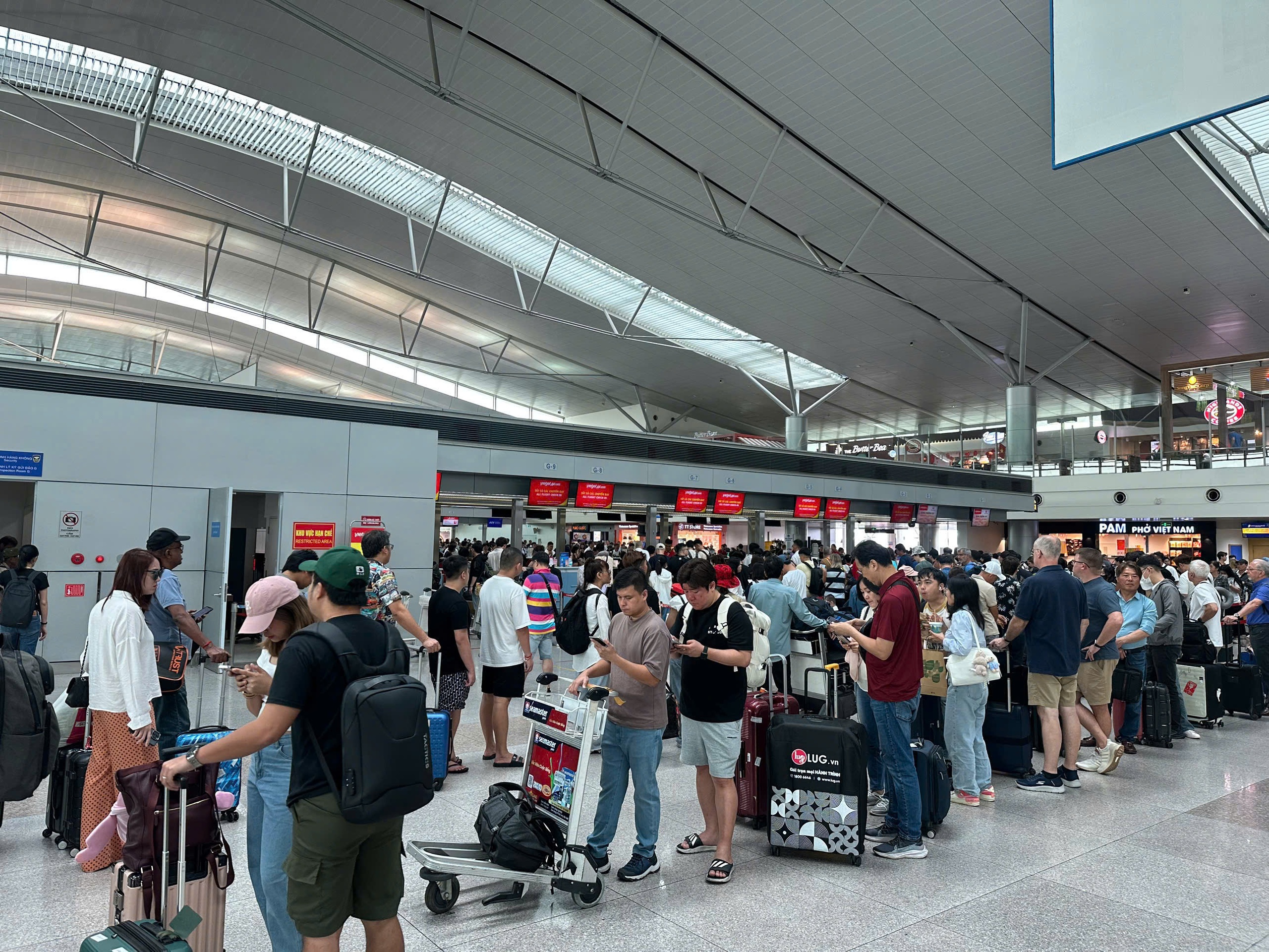 航空在4月30日假期'大获全胜'，近210万旅客