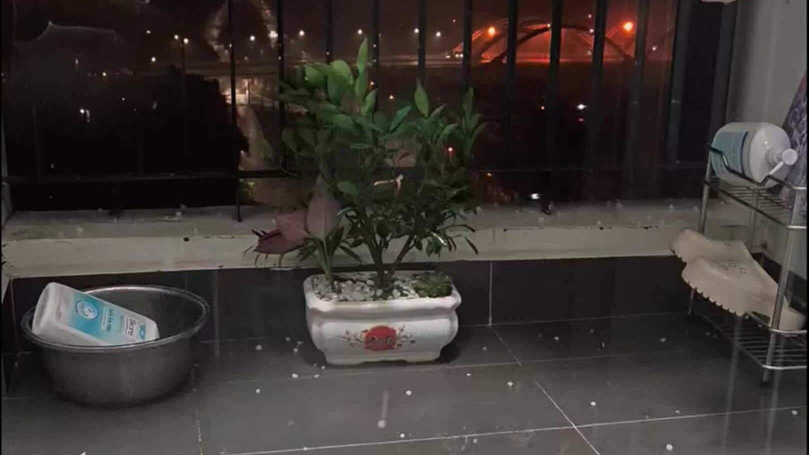 河內出現冰雹