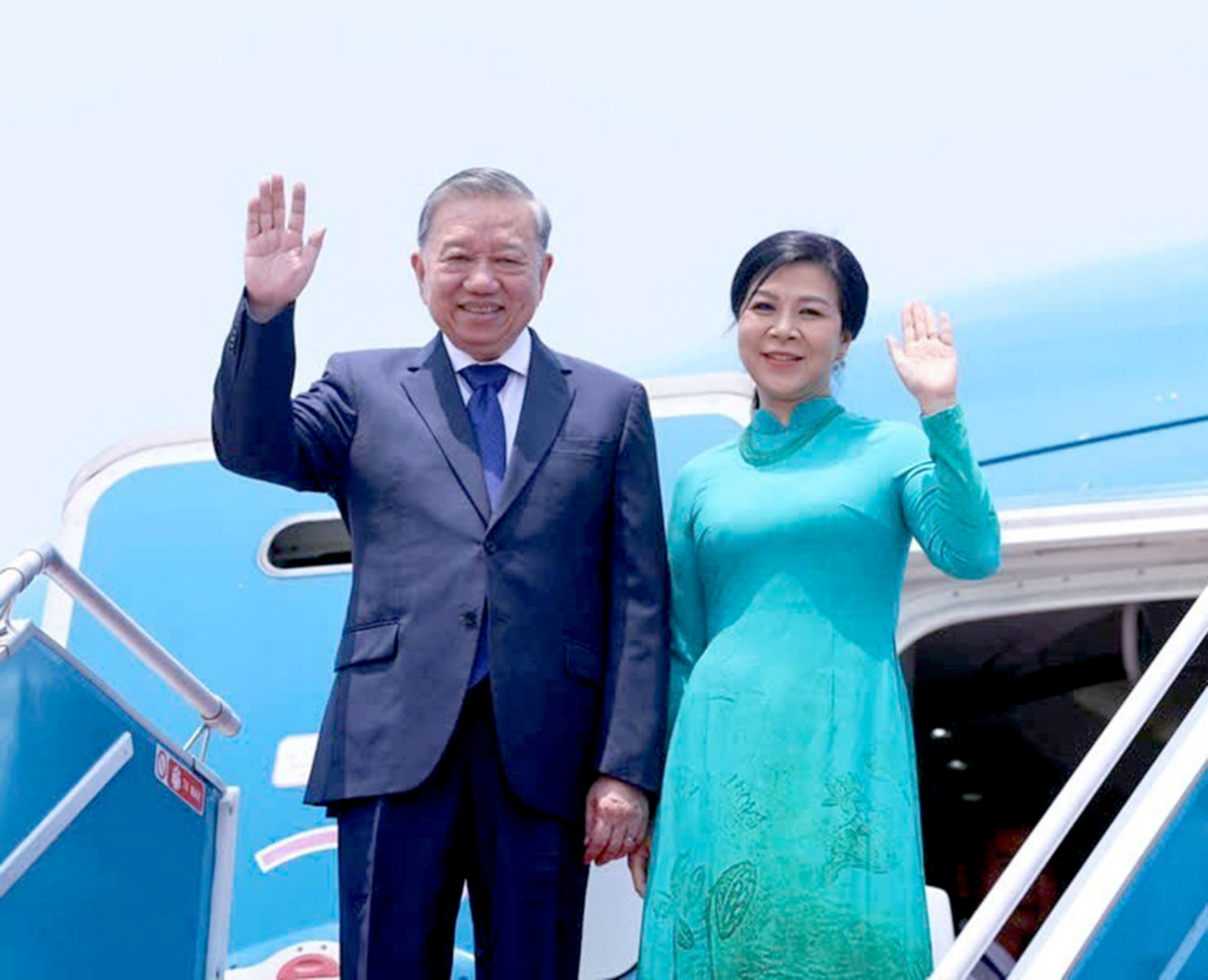总书记苏林和夫人启程访问越南的四个传统友好国家