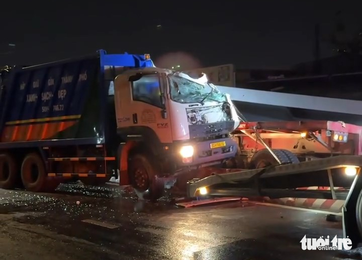 鋼鐵板墜落事故中,一名男工人在千鈞一髮之際逃脫死亡