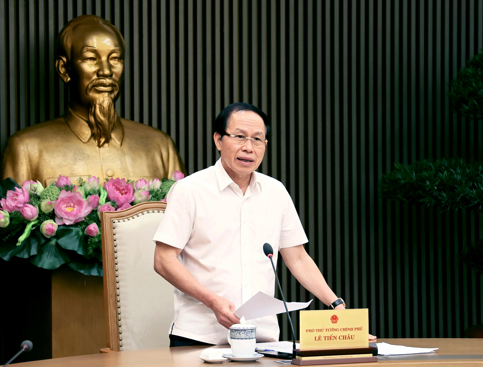 副總理黎進洲:儘快改善教科書質量