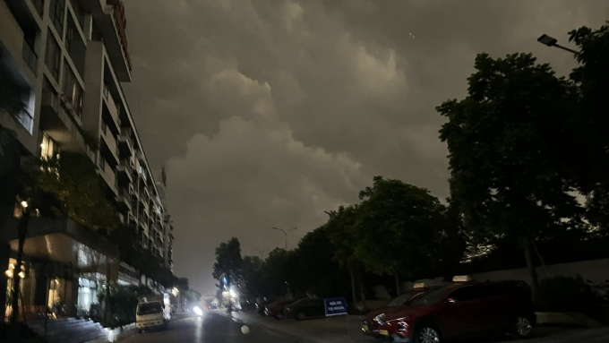 雷暴雲籠罩越南北部