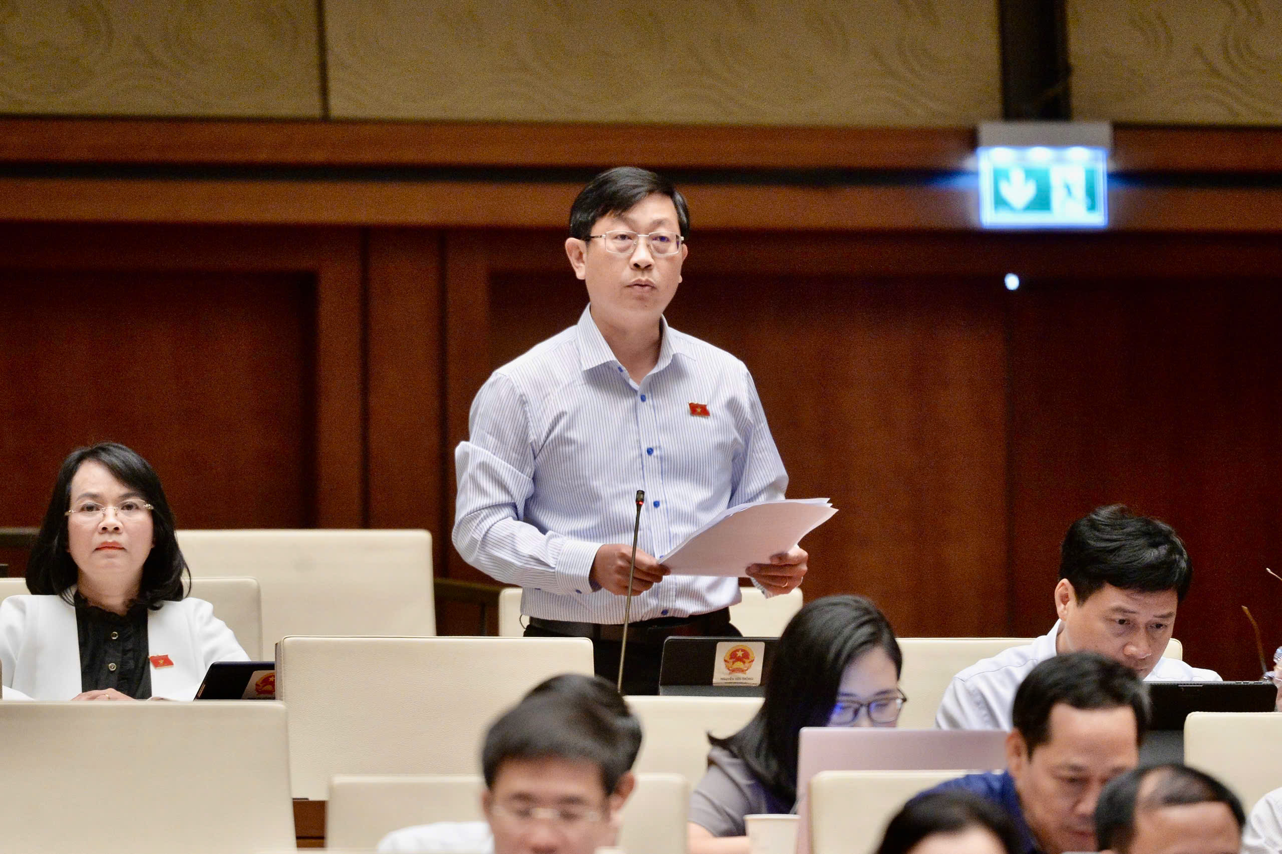 部长阮金山：‘鼓励地方为教师提供更多优惠政策’