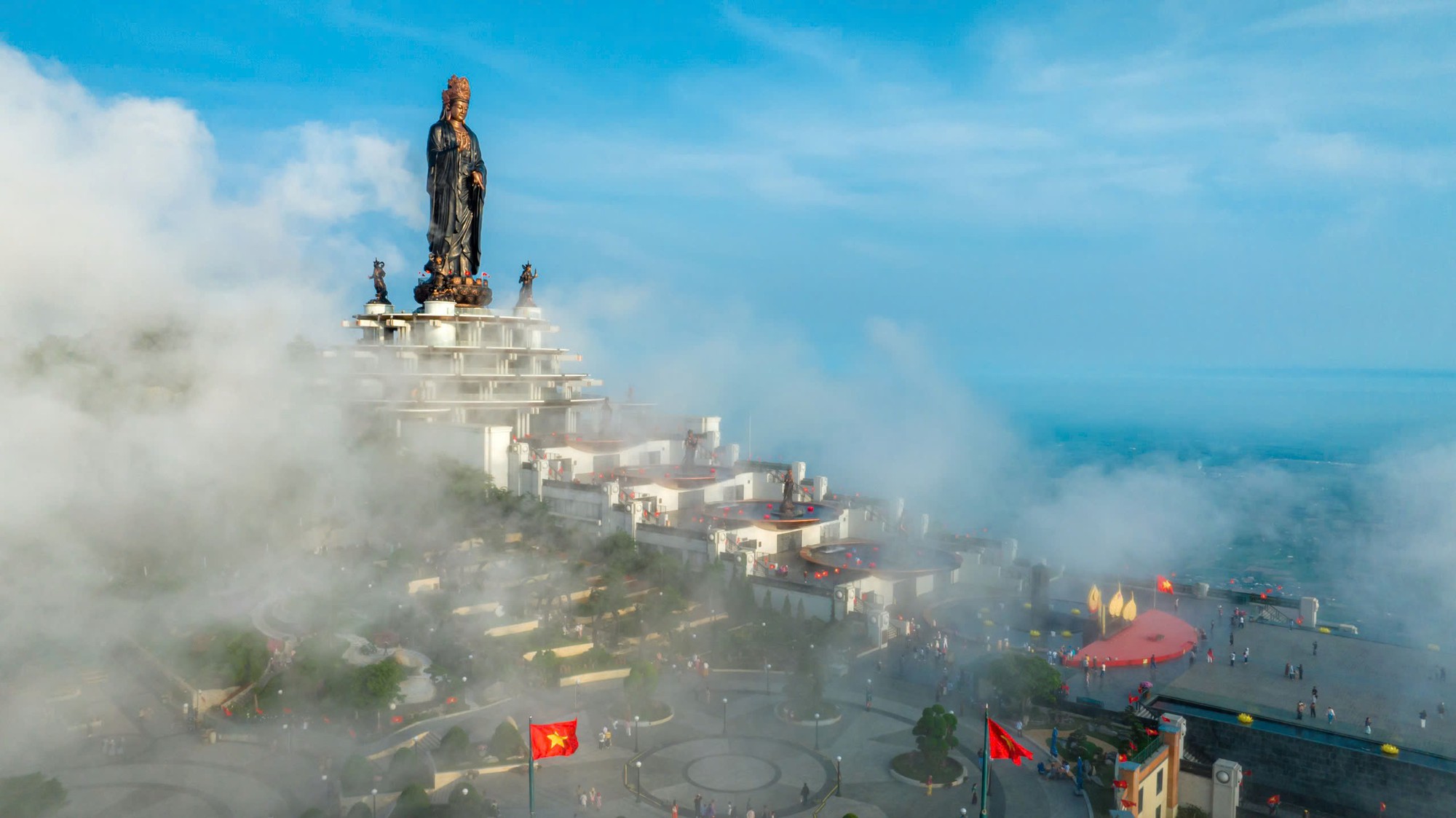 上黑婆山避暑，追逐云海
