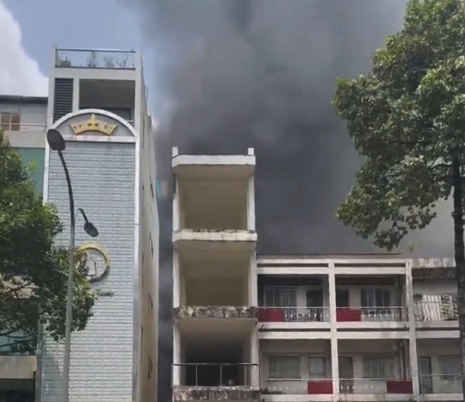 胡志明市發生連排房屋火災