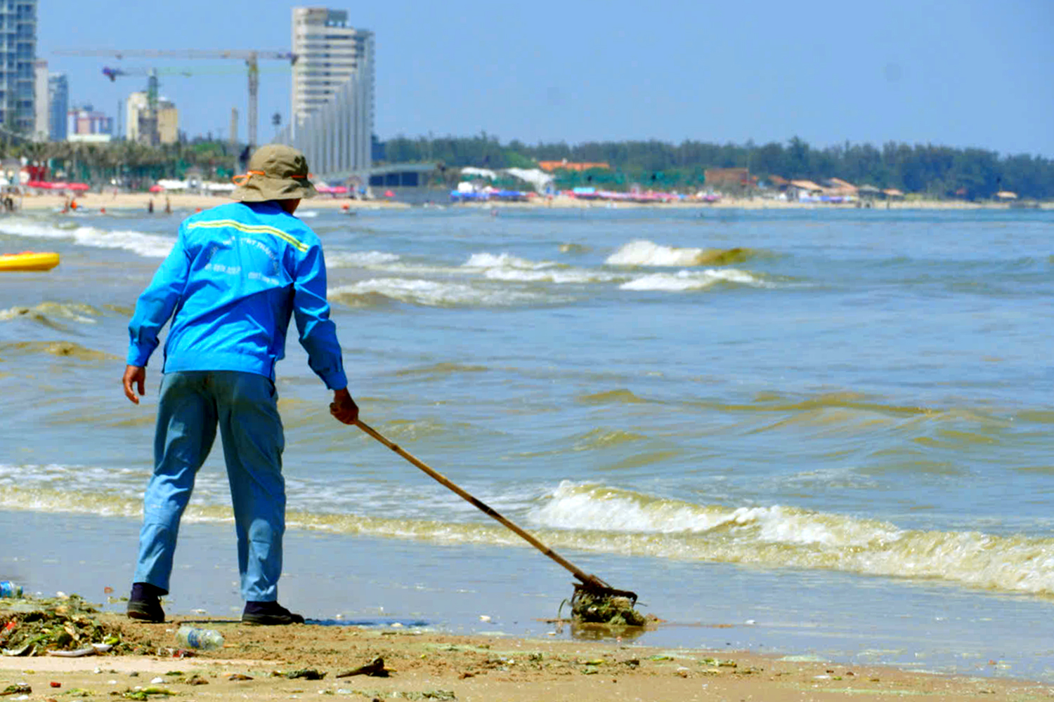 头顿海水变色为绿色、紫色:水样中记录到3门69种藻类