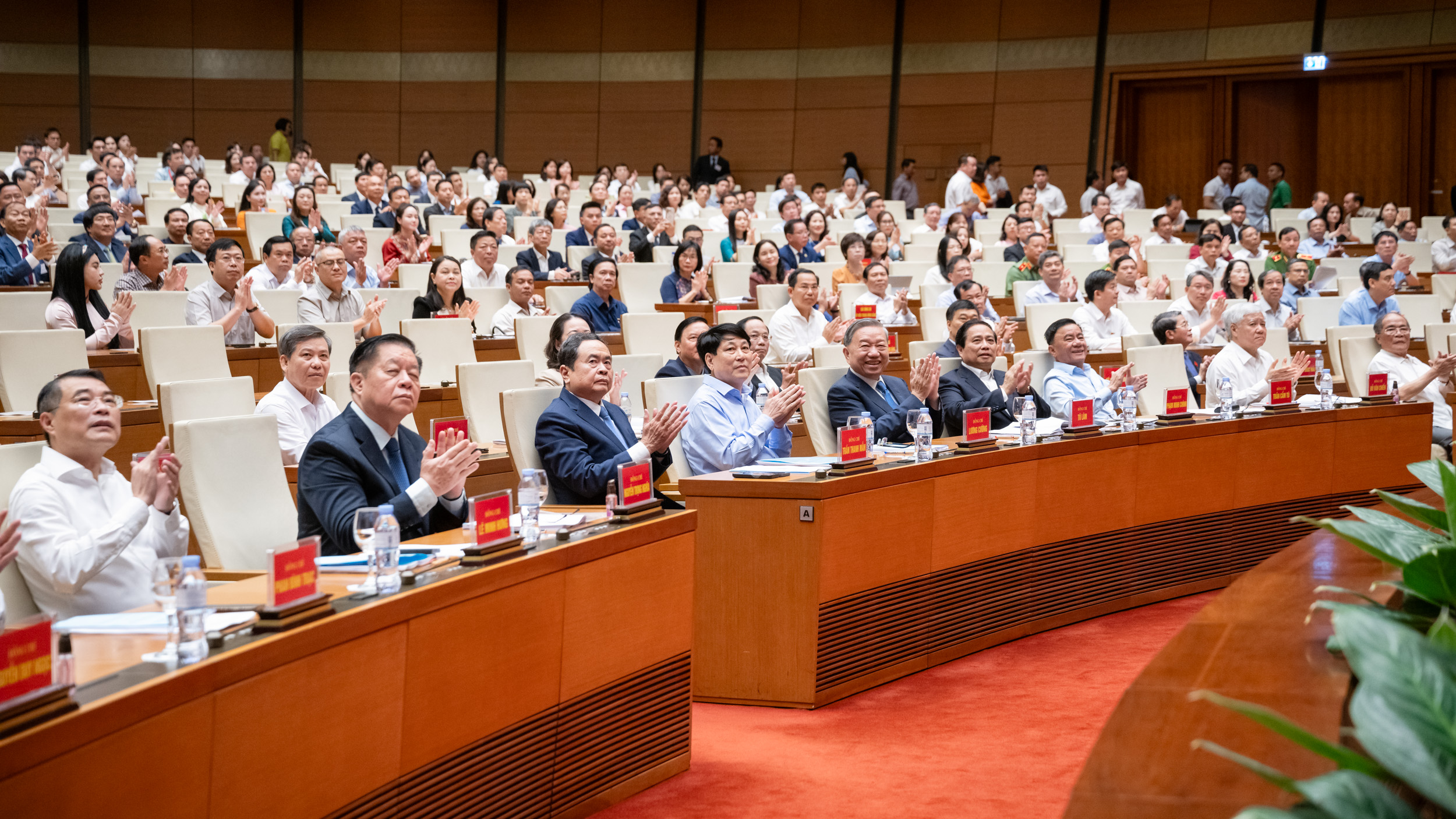 总理：将发起全民竞赛致富运动