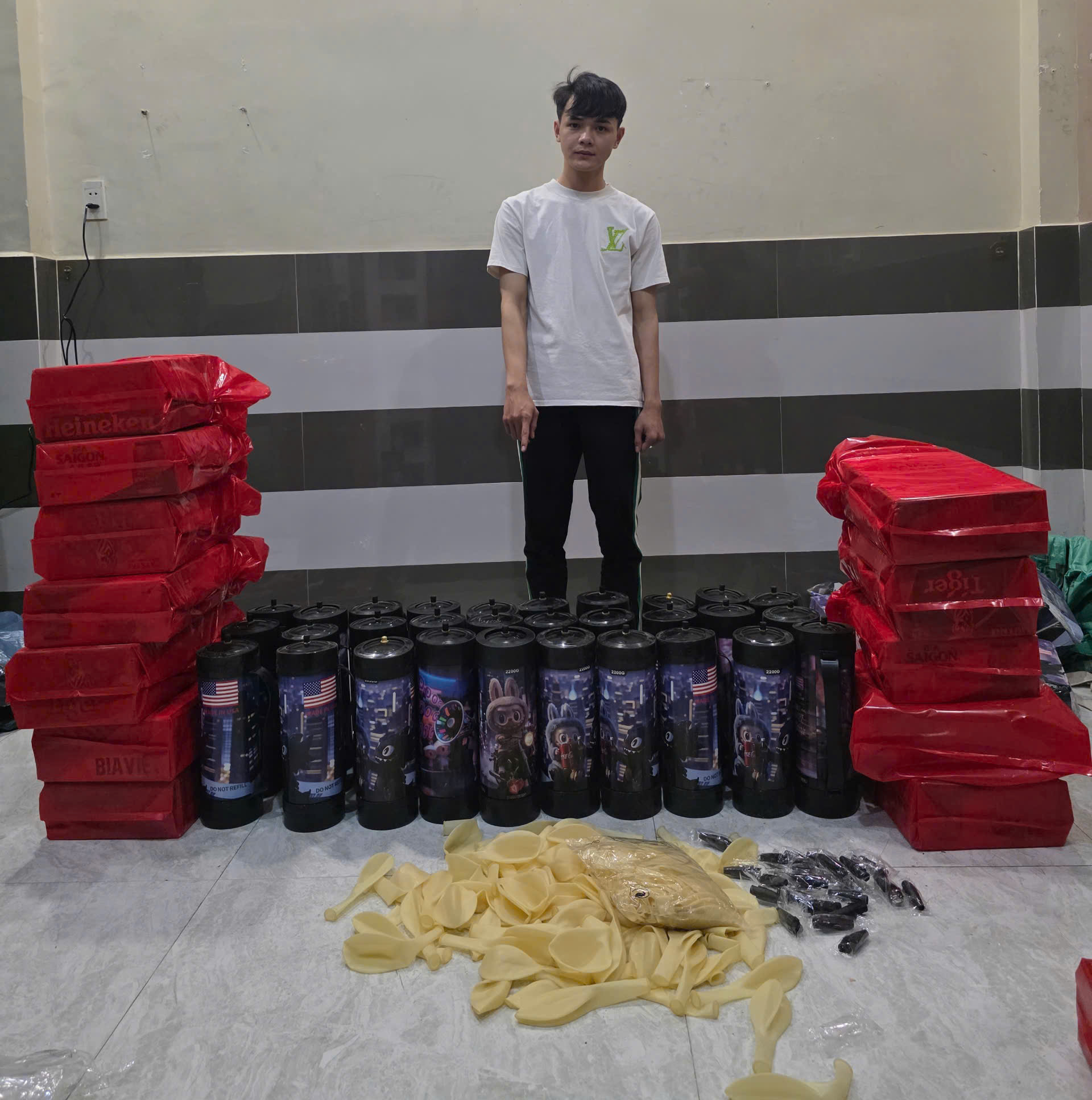 胡志明市警方搗毀笑氣買賣送貨上門網絡,交易金額超過100億越南盾
