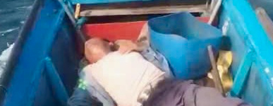 感人故事：為救海上中風釣魚老人，男子棄船相助
