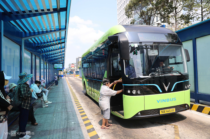 胡志明市預計從5月起為全體市民免除公交車票價