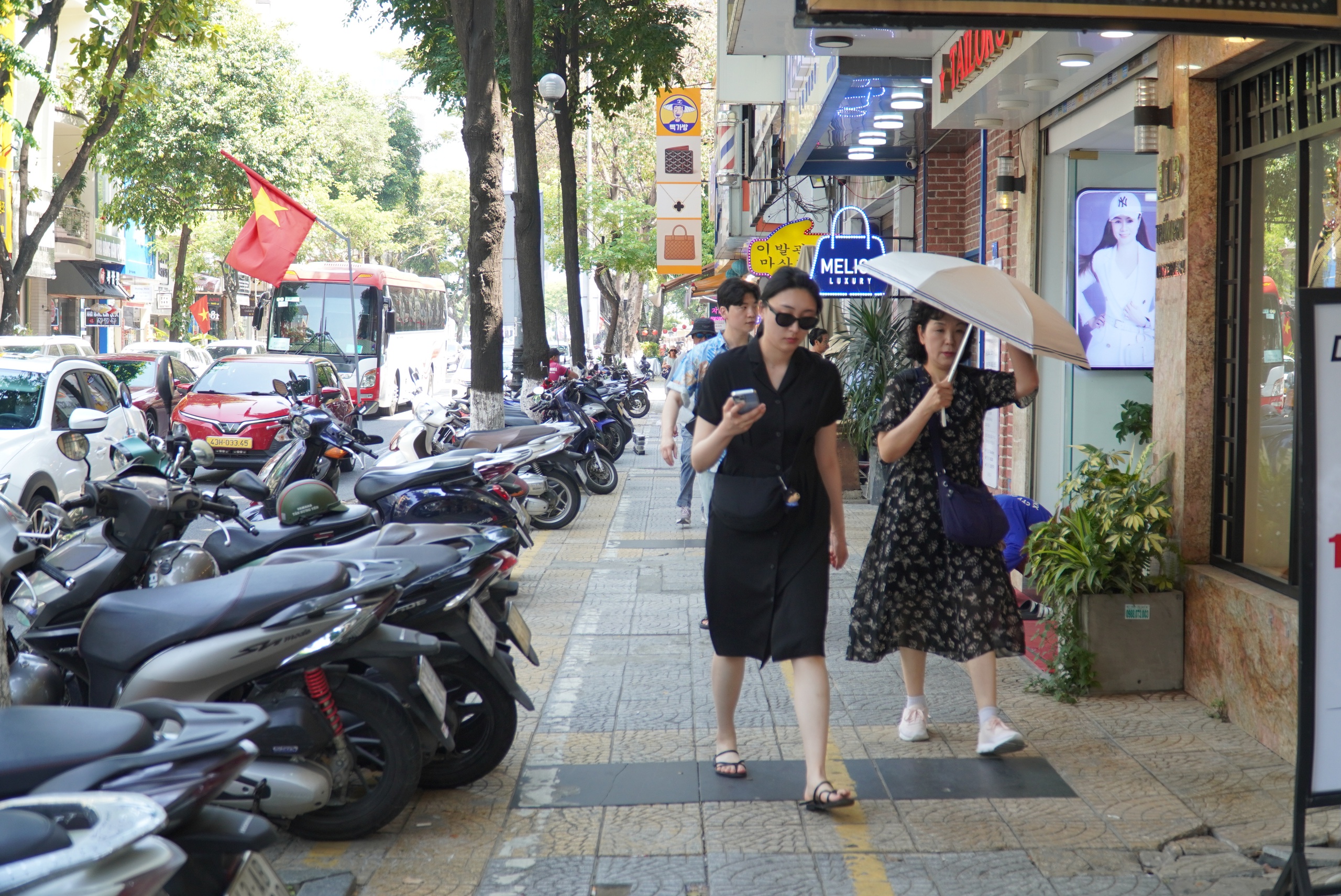峴港市中心人行道在行動首日後'呼吸順暢'
