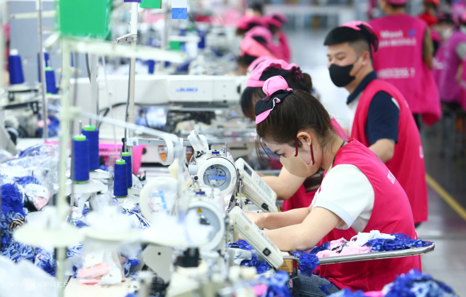 提議降低製造業退休年齡,提高地區最低工資