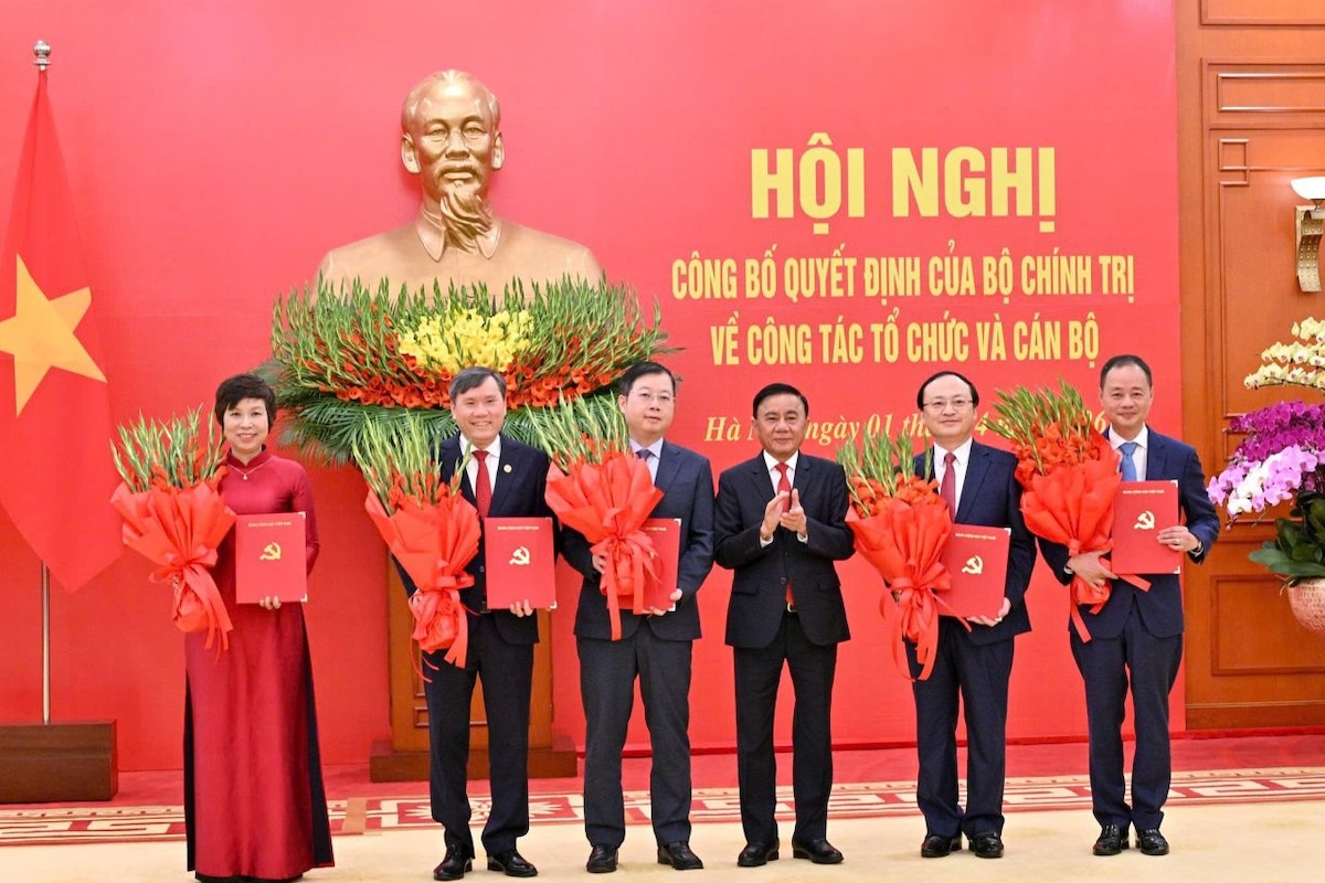 越南電視臺、越南之聲廣播電臺、越南通訊社及兩所科學院正式成為黨中央委員會的事業單位