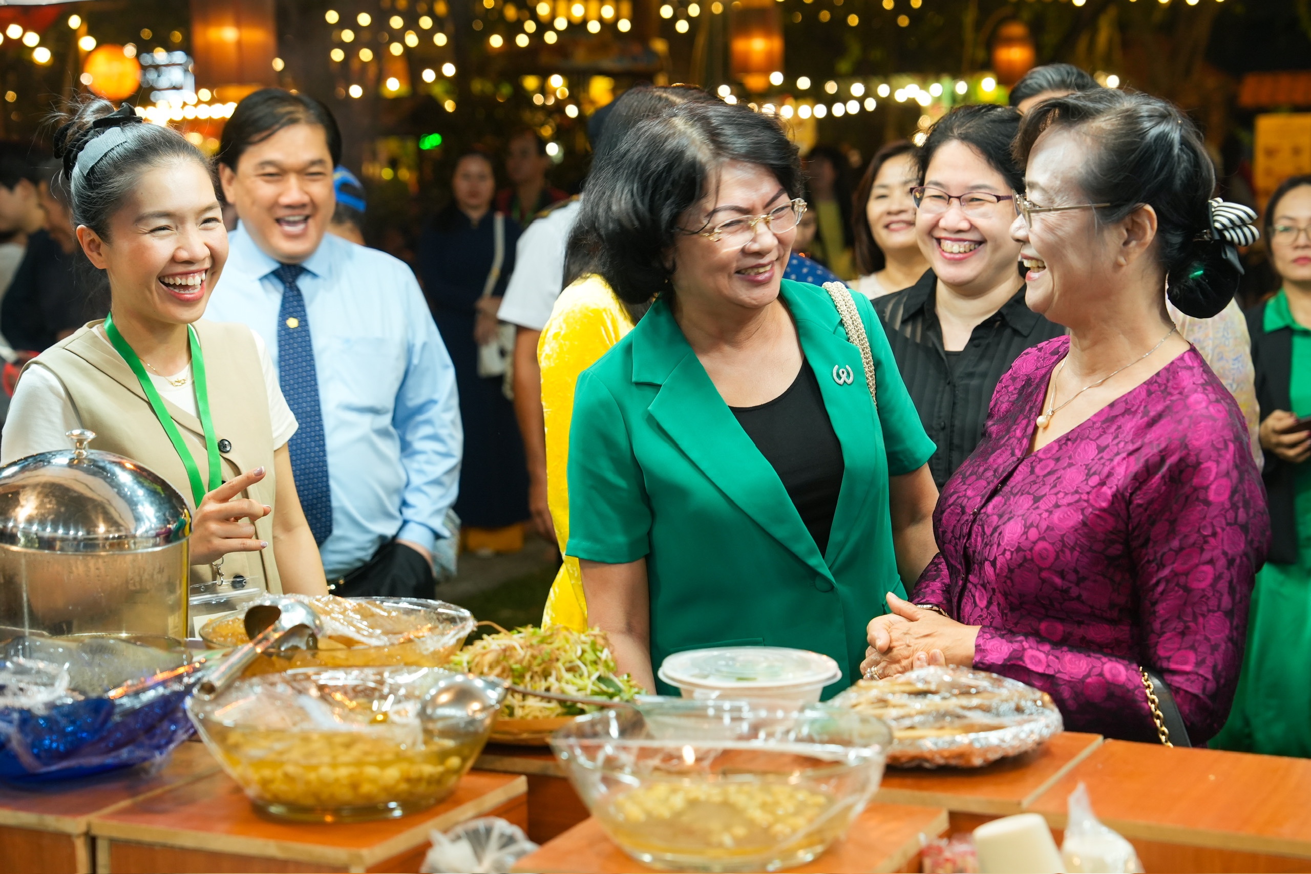 美食節開幕,美味佳餚,'揭示'十大特色地方美食