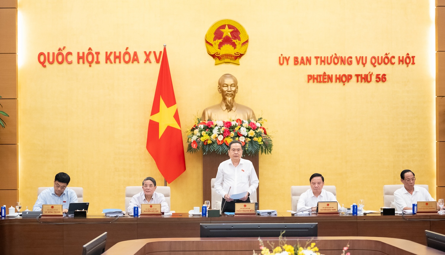 国会主席:提交国会的人事工作必须严格准备,符合规定