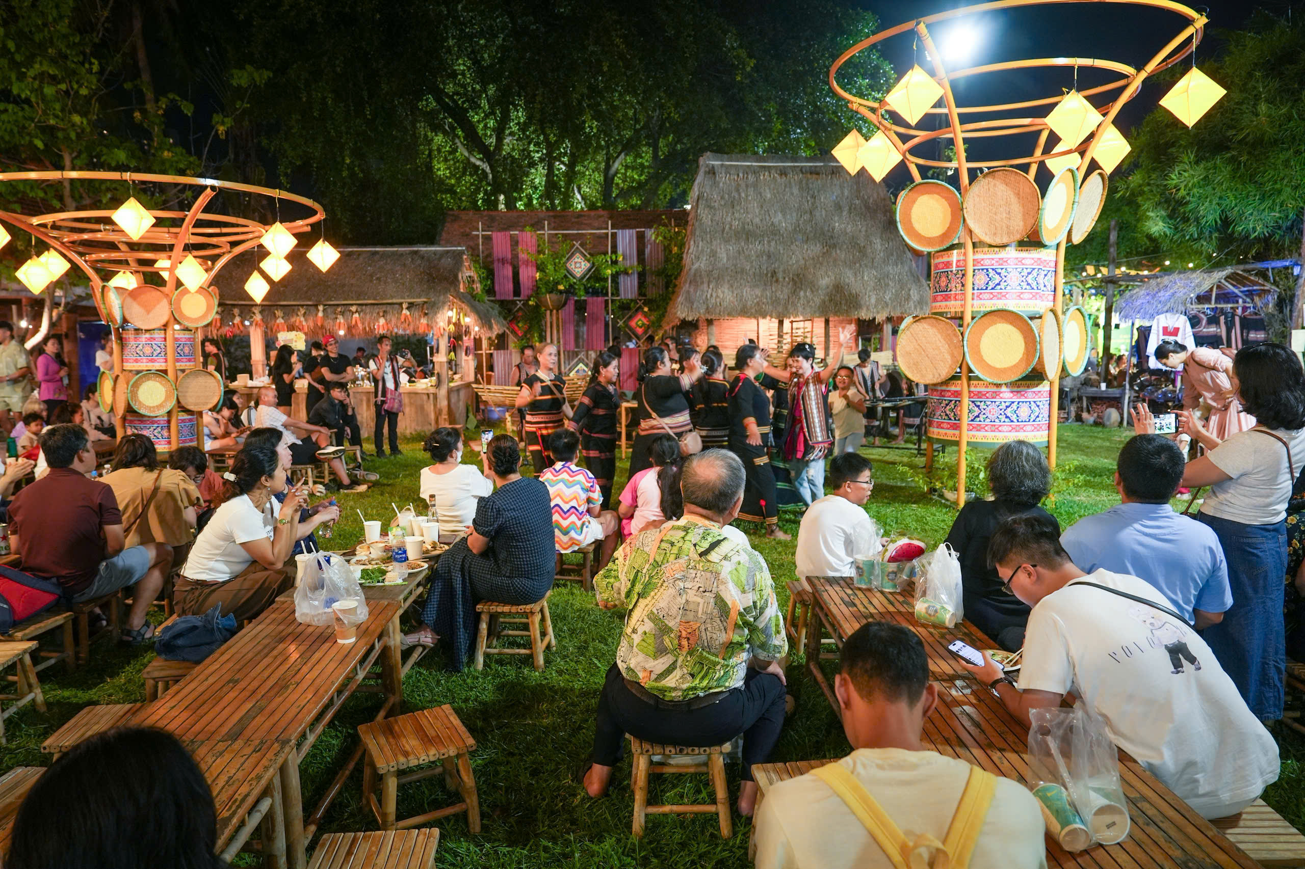 美食節開幕,美味佳餚,'揭示'十大特色地方美食