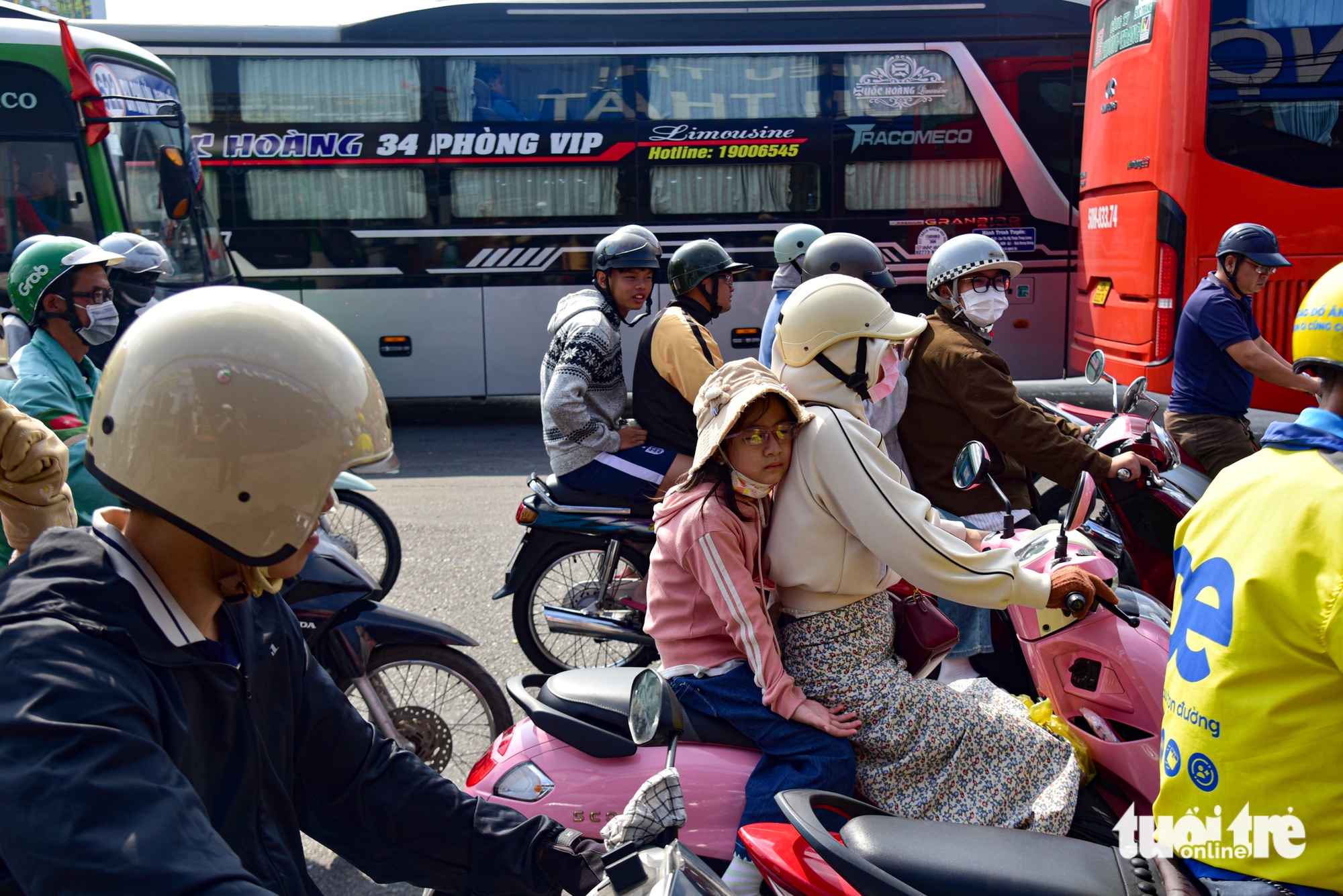 民眾繼續離開胡志明市去旅遊,西部門戶擁堵