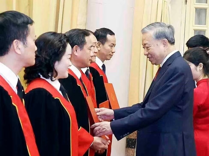 最高人民法院新增8名法官
