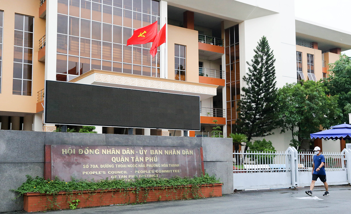 胡志明市推進將第十二郡和舊新富郡辦事處改建為學校的進度