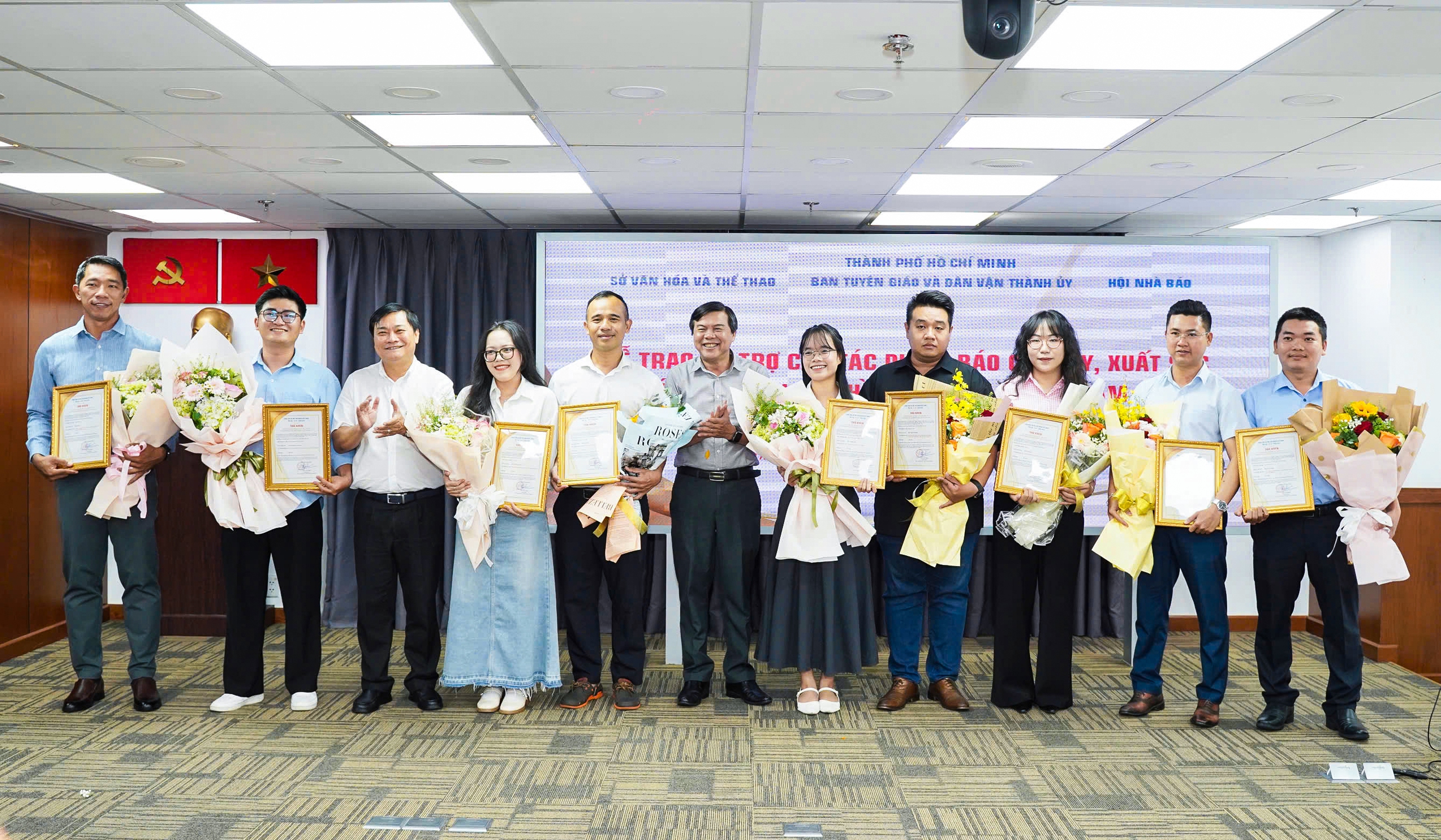 《青年報》有五篇關於胡志明市的作品獲獎