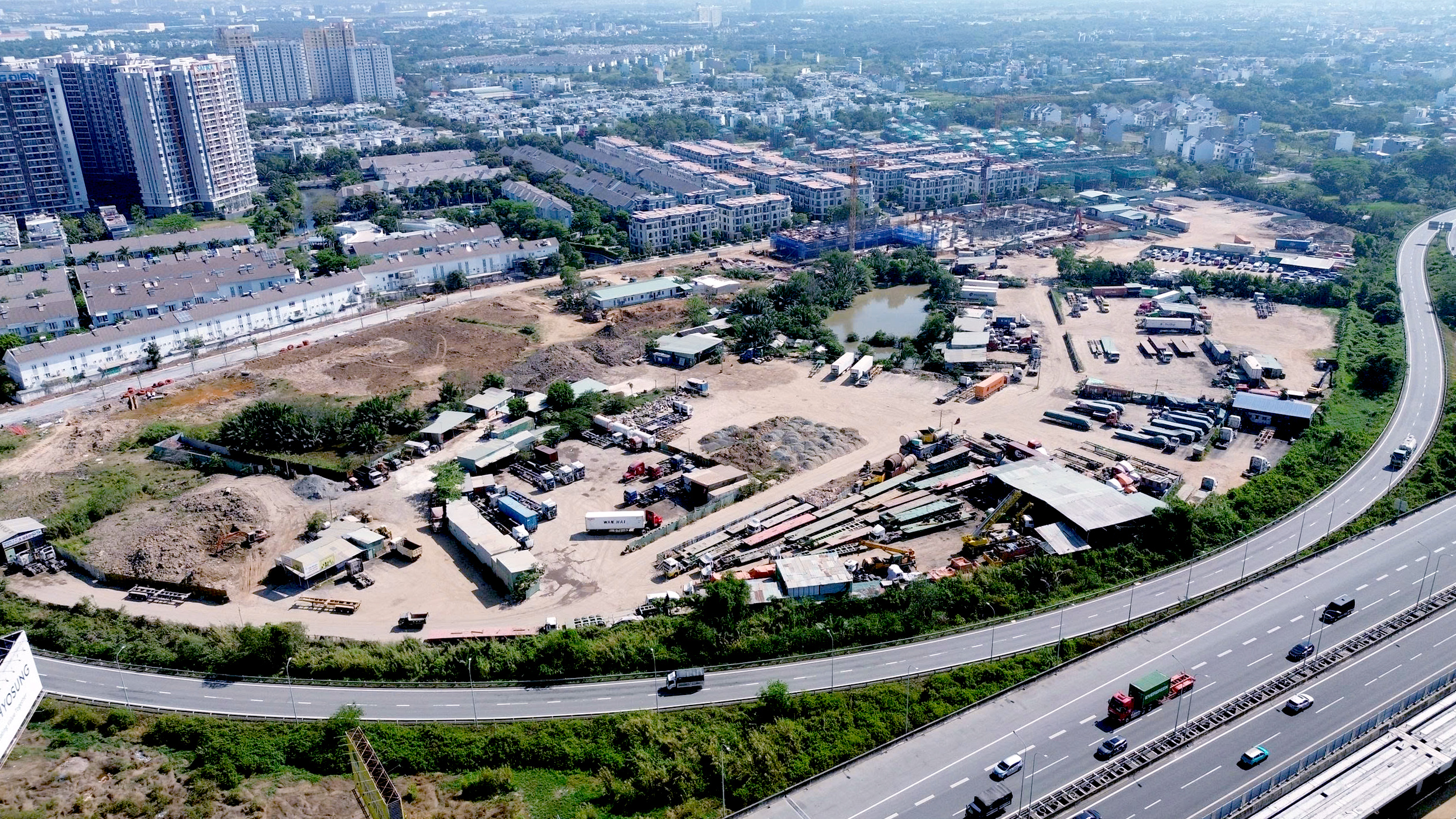 系列集裝箱停車場導致武志公路擁堵:各坊正在徹底處理違規行為