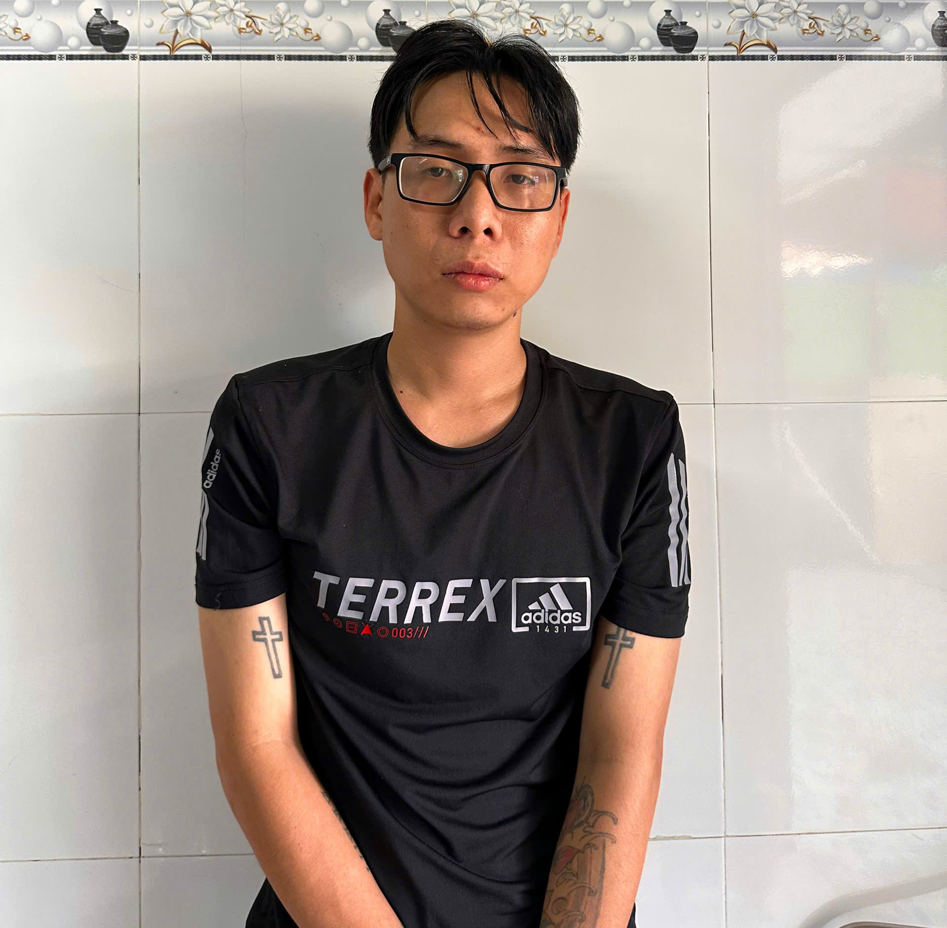 创建数十个虚假Facebook账户进行诈骗，永隆青年在后江被捕