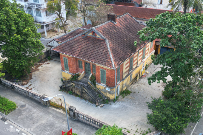 在閒置公共辦公用地上建設高級酒店