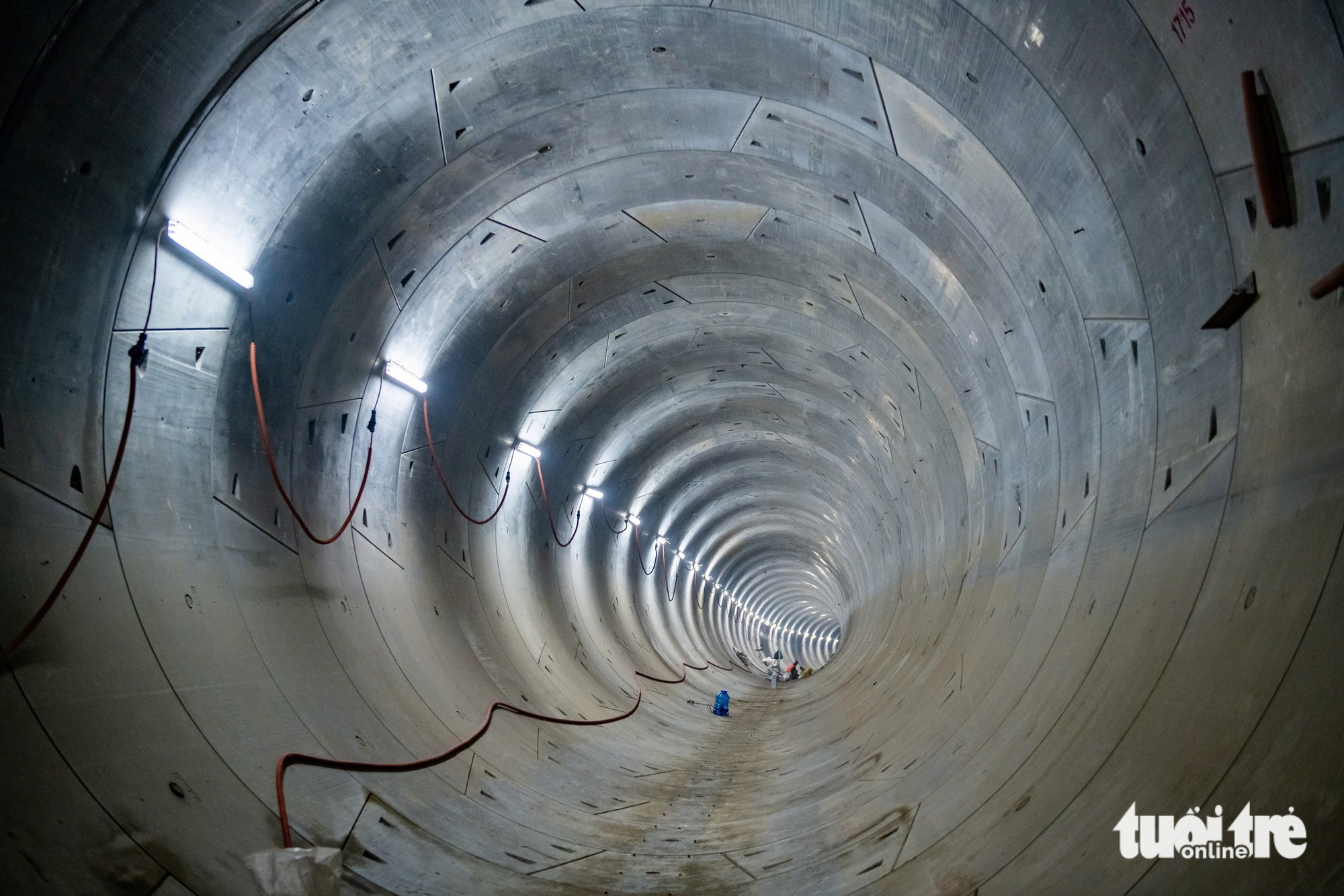 近距離觀察剛剛貫通的深達30米的Nhổn - 河內站地鐵隧道