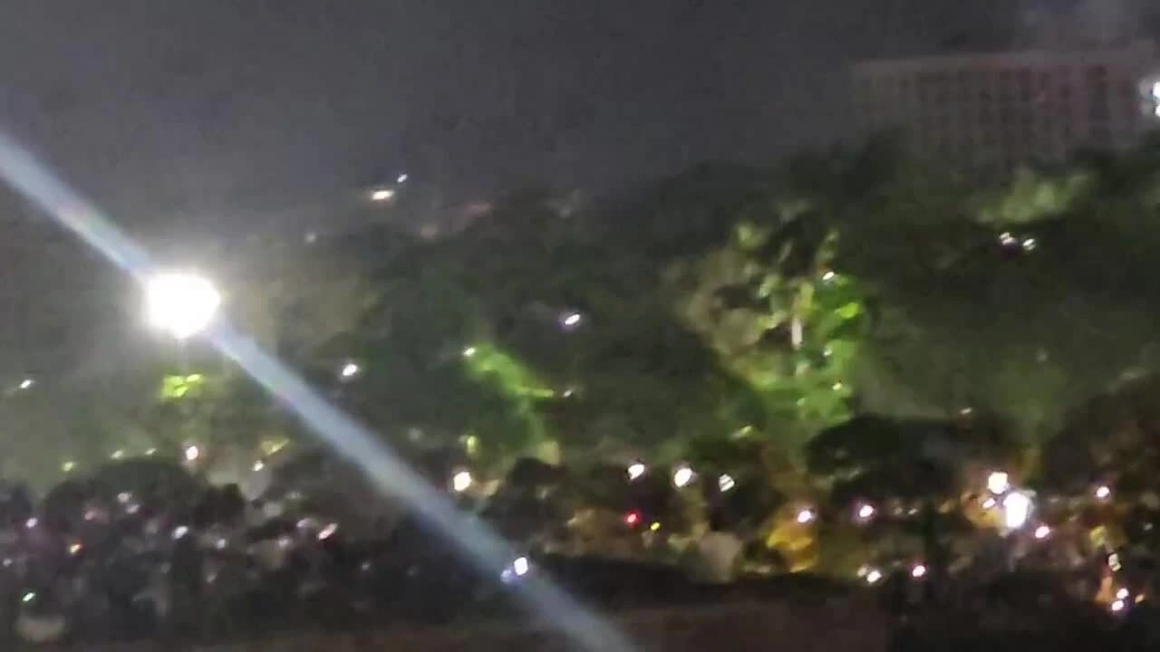 在顺化表演大炮射击遇到问题