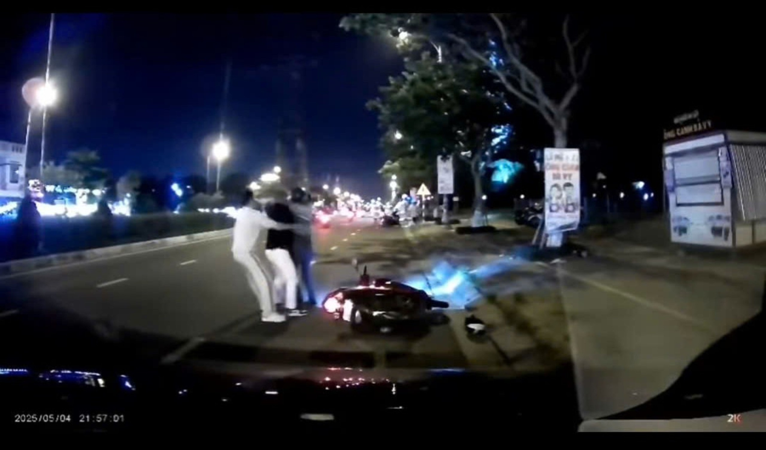 警方确认GrabBike司机被乘客用头盔连续殴打事件