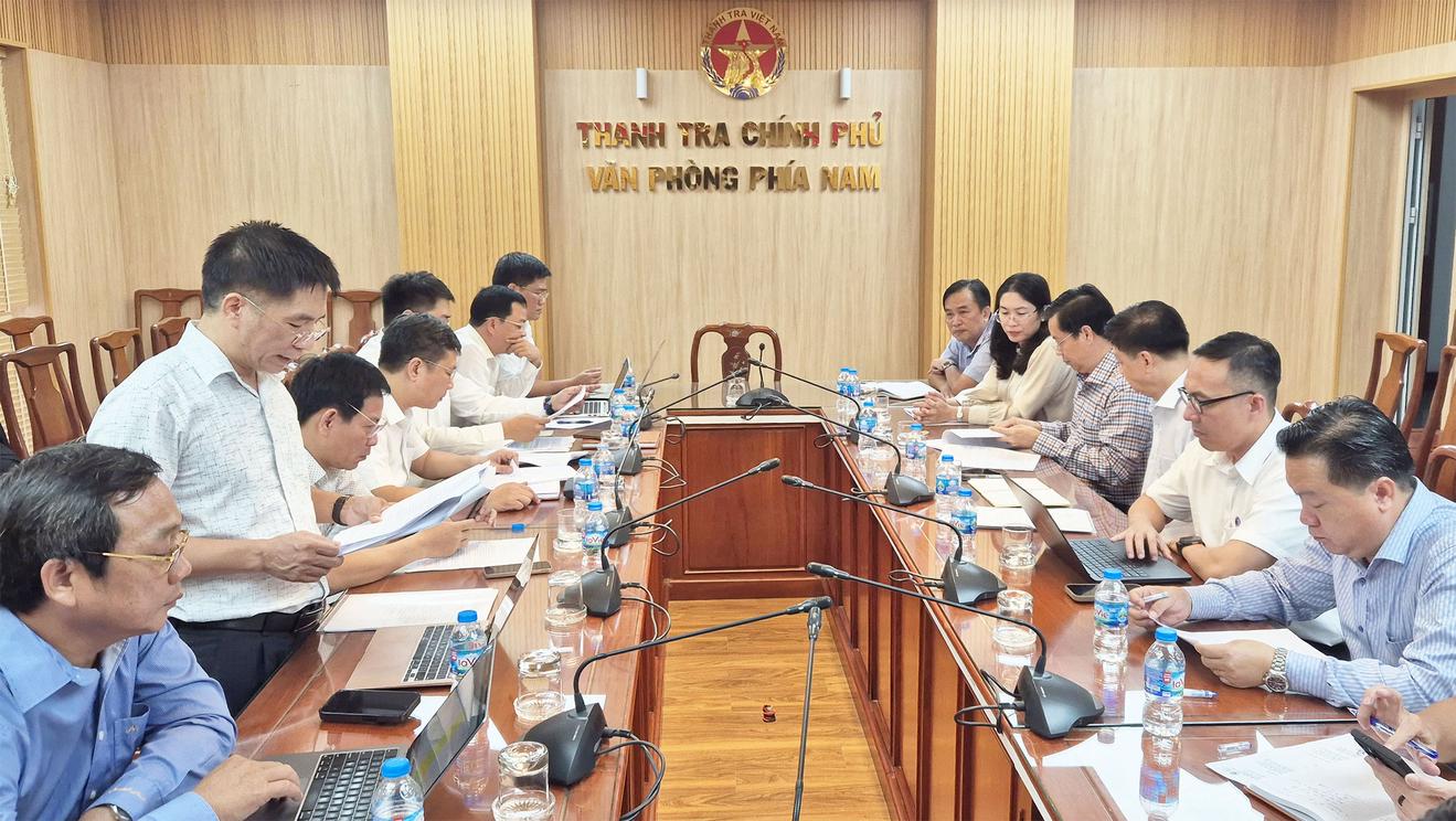 建议处理与土地违规有关的芹苴市人民委员会各时期领导责任