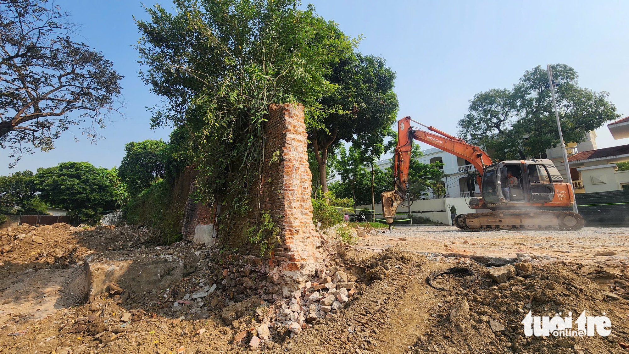 順化拆除芒卡堡圍牆,開路並建設公園