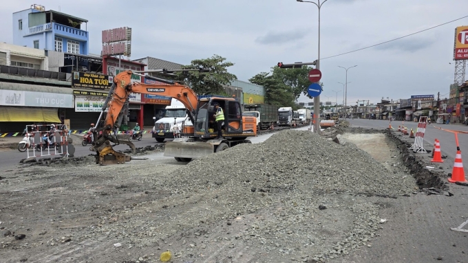因道路維修設置路障,51號國道擁堵5公里