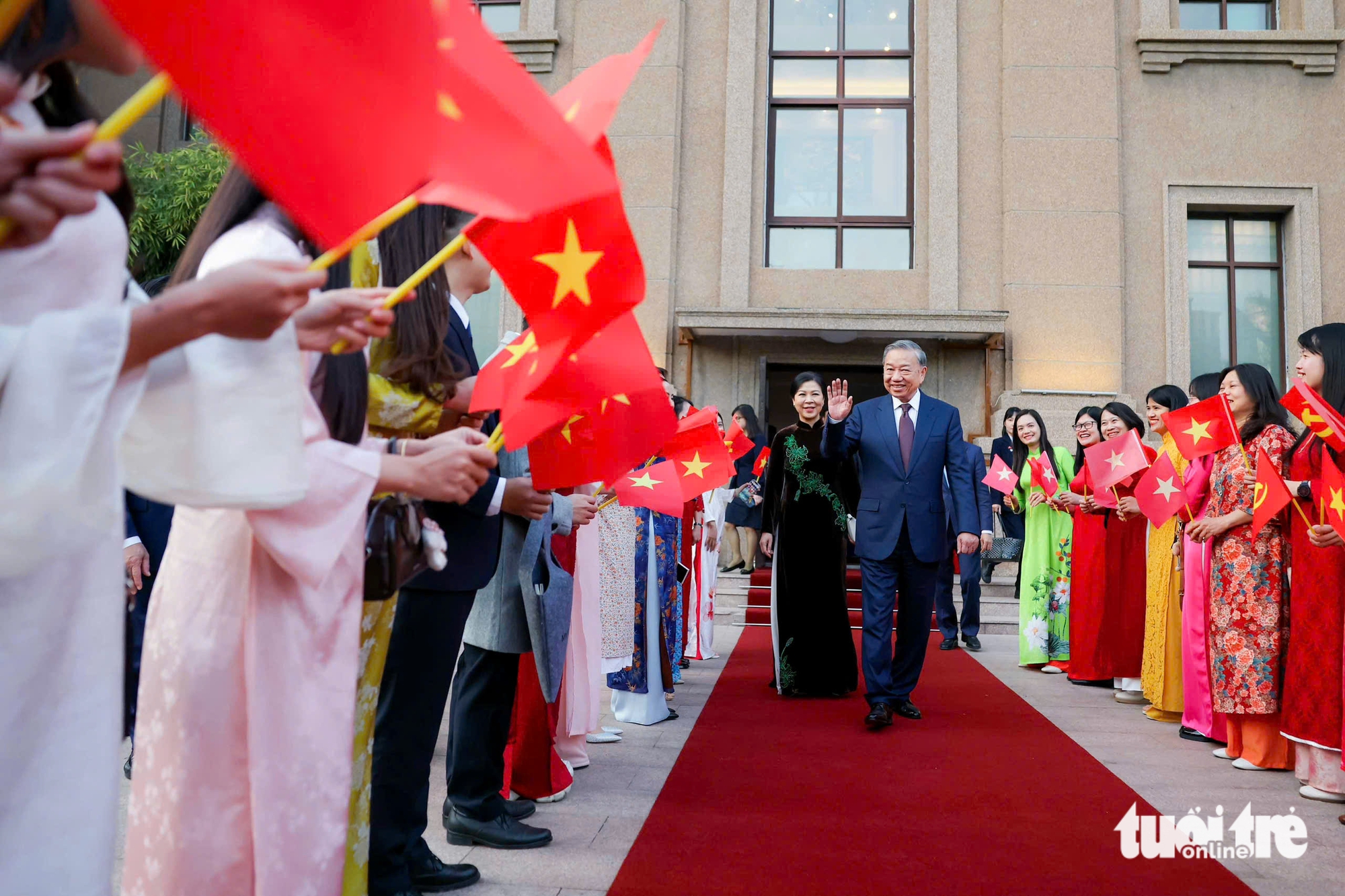 越南國家主席蘇林乘坐中國高鐵