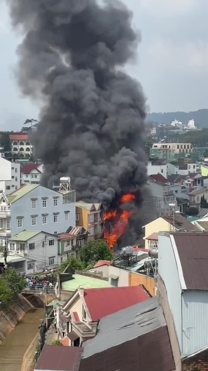 大叻市中心發生火災