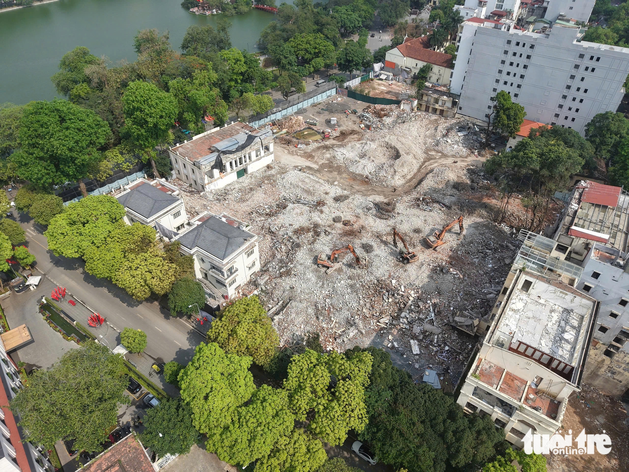 劍湖東側廣場“鑽石”地塊在拆除一系列建築後顯露真容