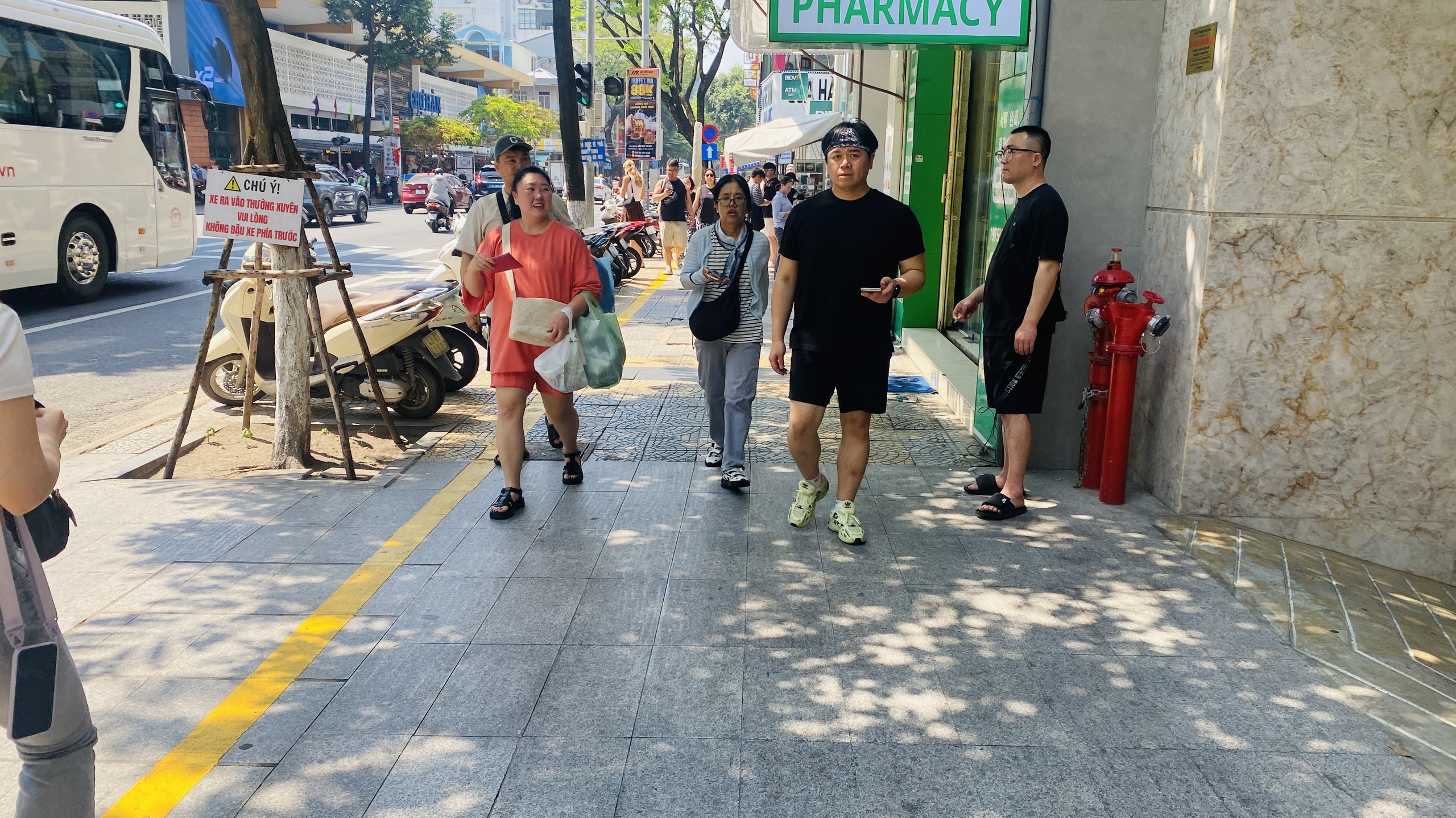 峴港市中心人行道在行動首日後'呼吸順暢'
