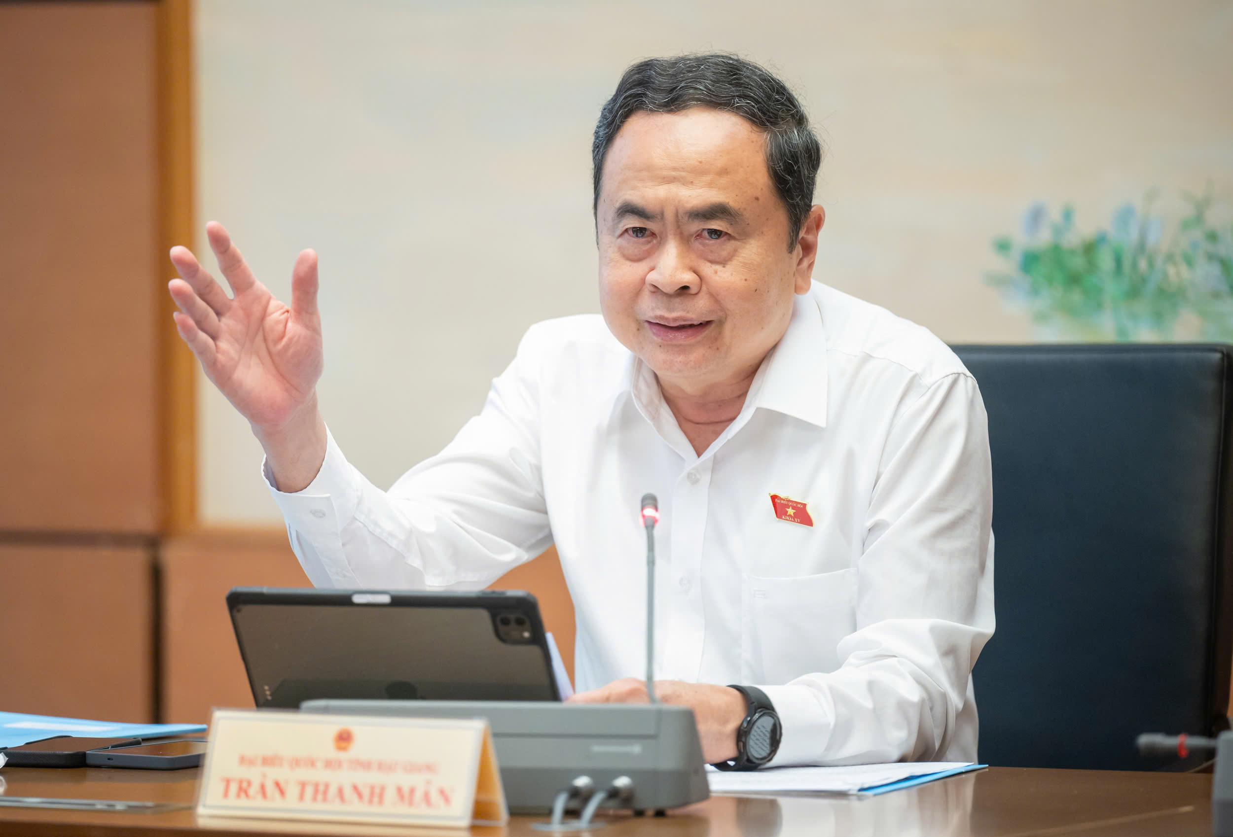 我们很多地方只要新书记、主席就会调整、改变规划