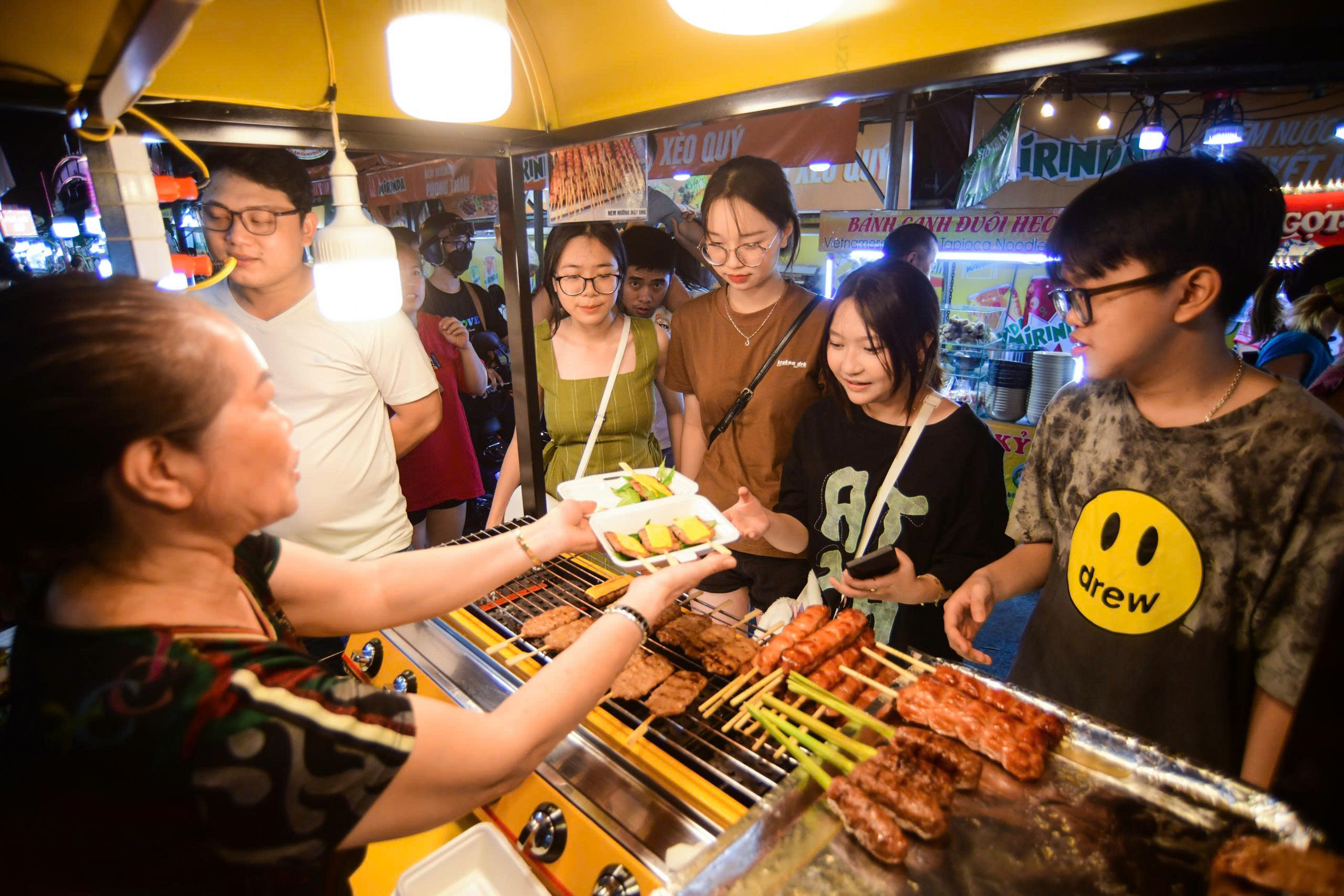 並非‘晚開門多賣貨’就是夜間經濟