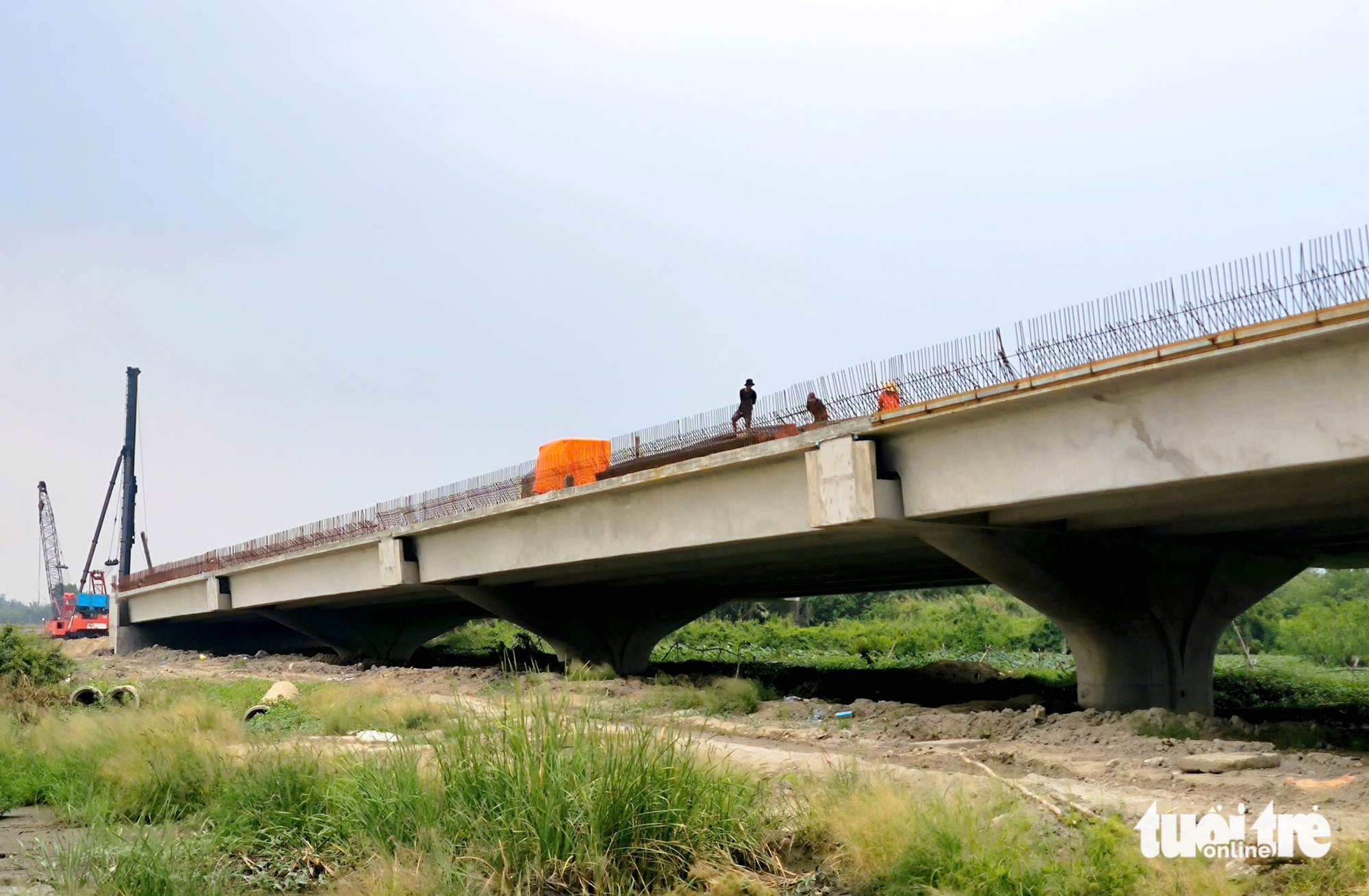 胡志明市三環路西支線延誤,經隆安省的6.8公里路段等待中