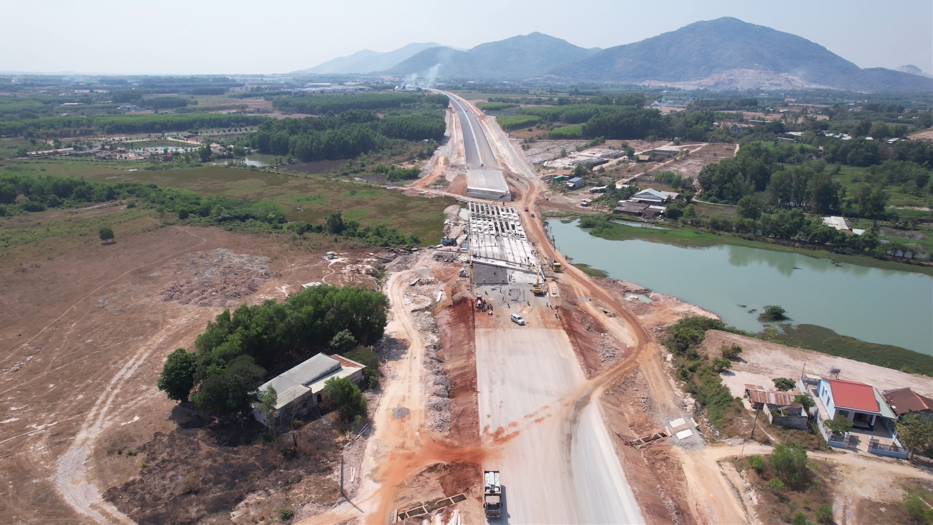 向国会提交增加边和-头顿高速公路投资至21.551万亿越南盾
