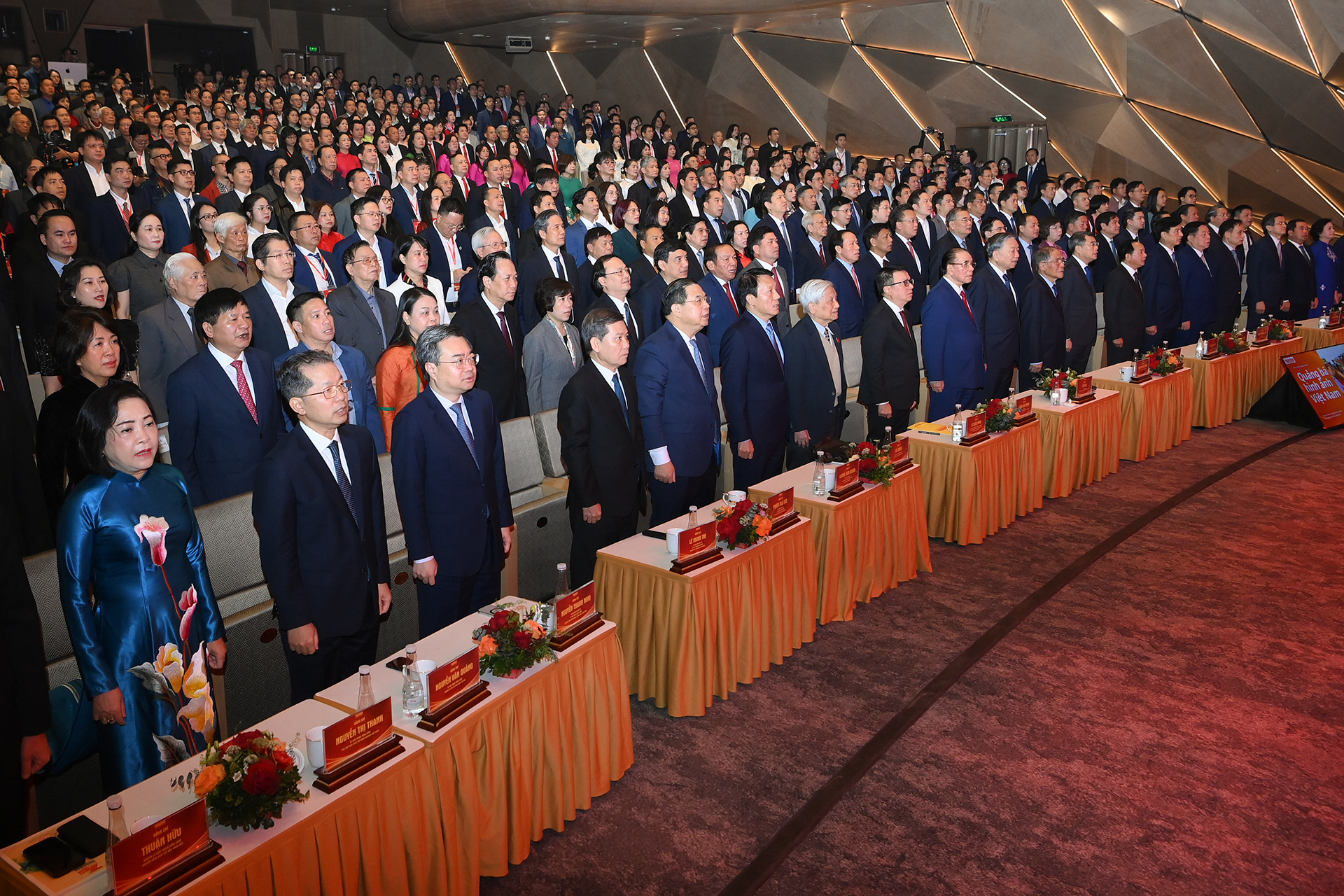 總書記蘇林向《人民報》授予一級勞動勳章