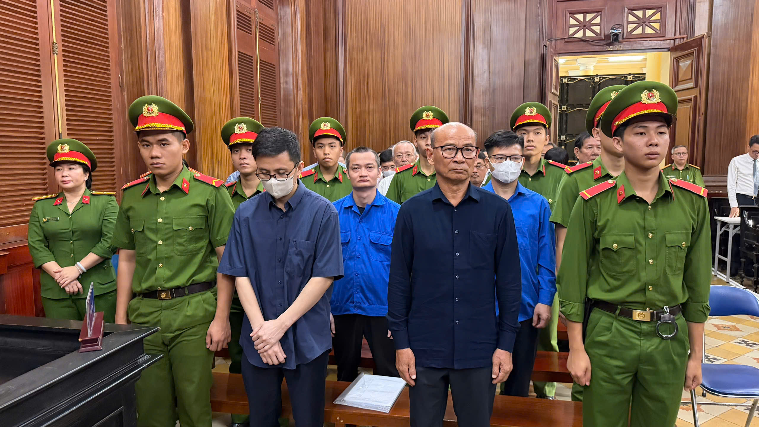 39-39B 文雲碼頭地塊轉讓案中22名被告的刑期