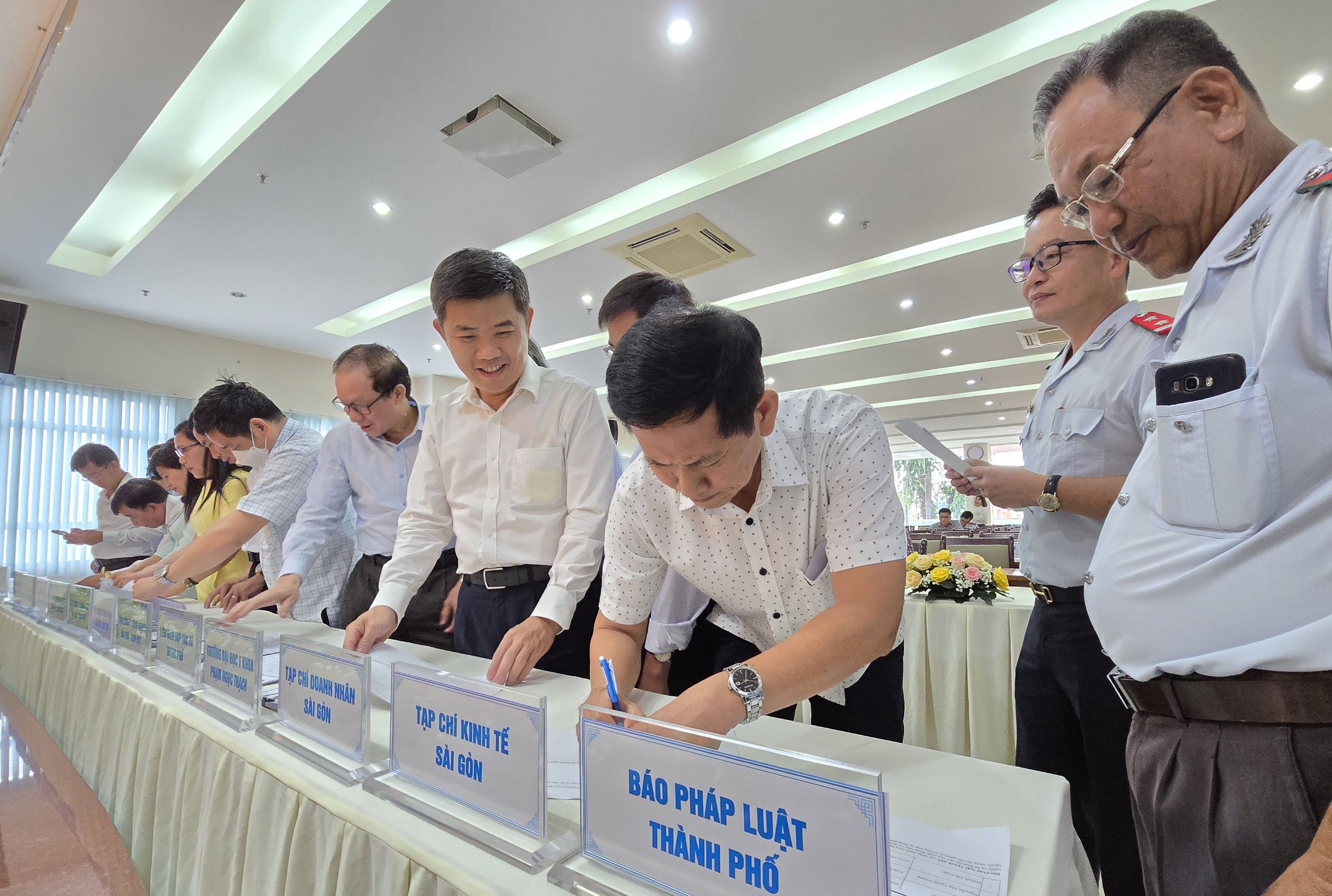 胡志明市2025年第一轮选择66人进行财产和收入验证