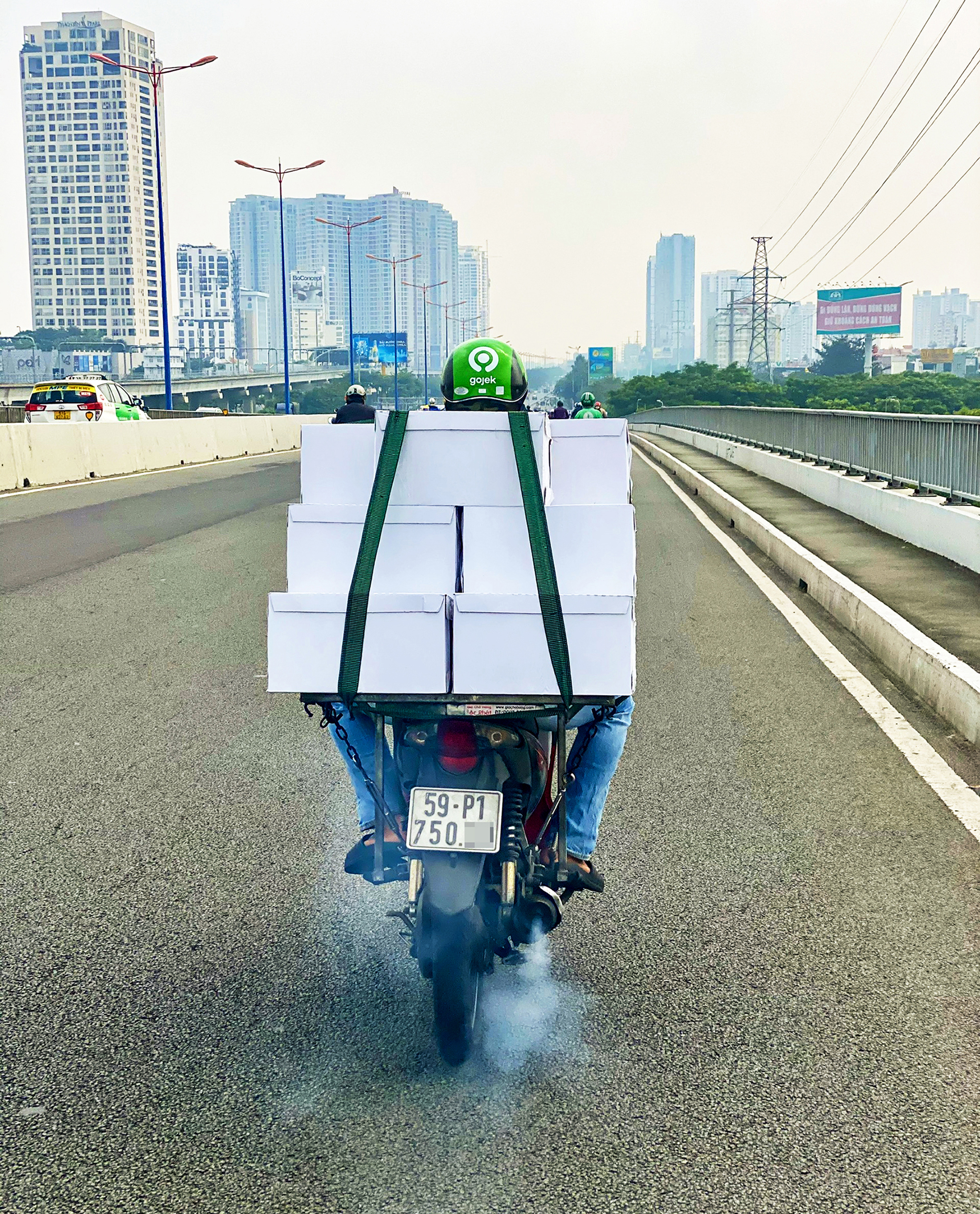 胡志明市准备进行摩托车检验