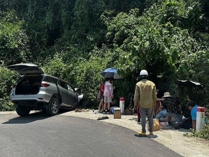 汽車在Hòn Bà墜入水溝,6人遇難