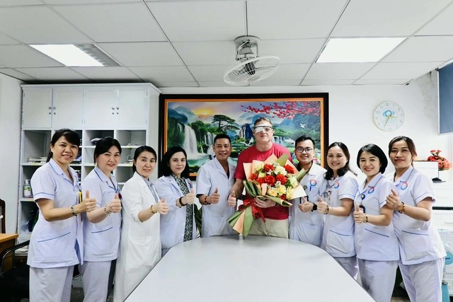 美國廚師跨越半個地球到廣治更換晶狀體